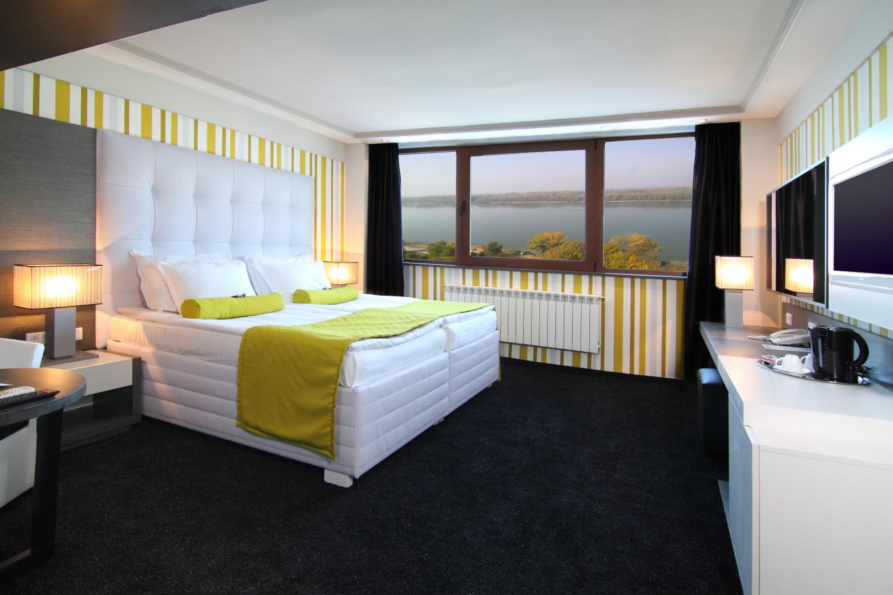 Executive Double Room with River View and Free Parking