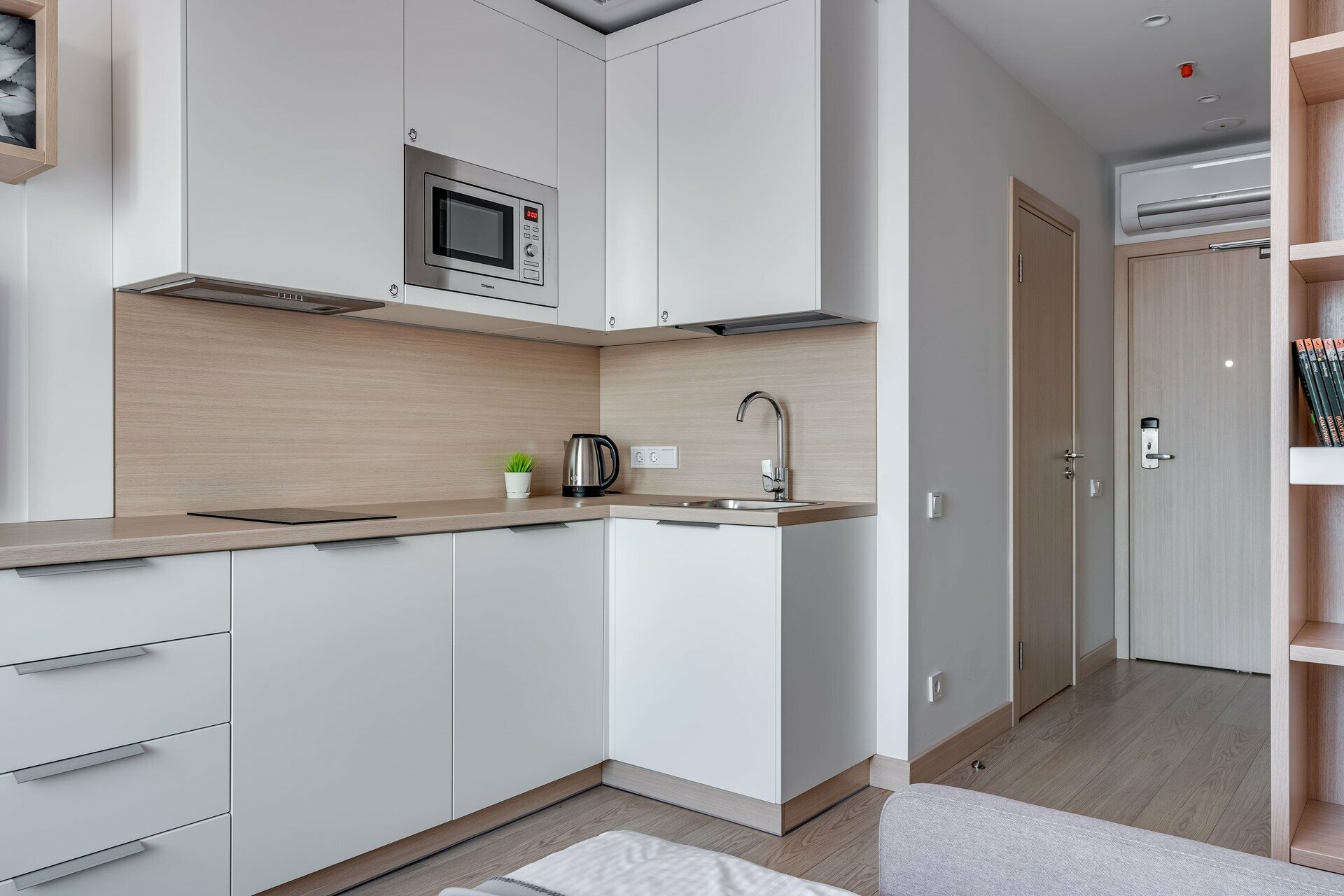 Mint's Apartment с двухместным диваном