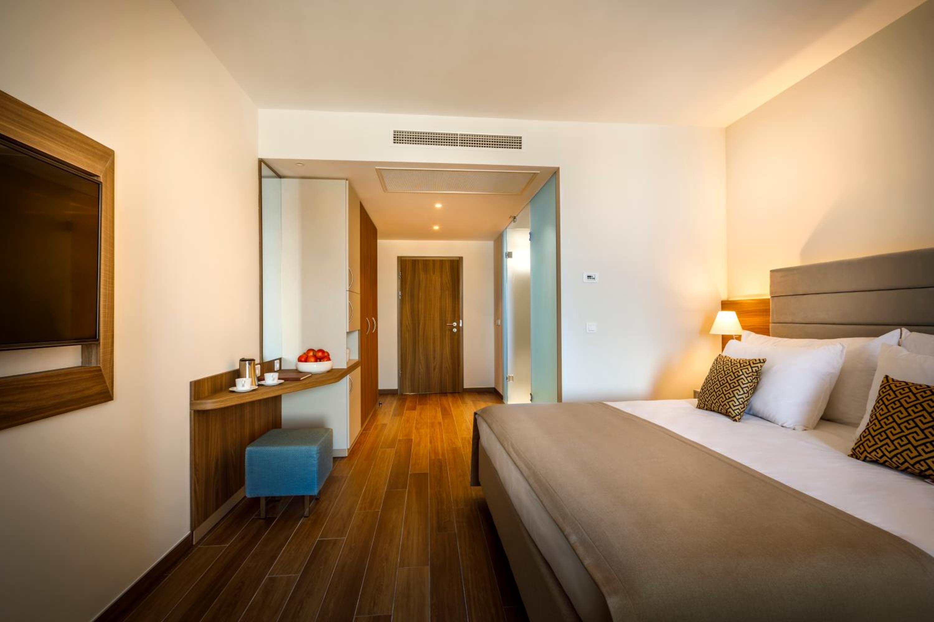 Room for 2+2 Seaview