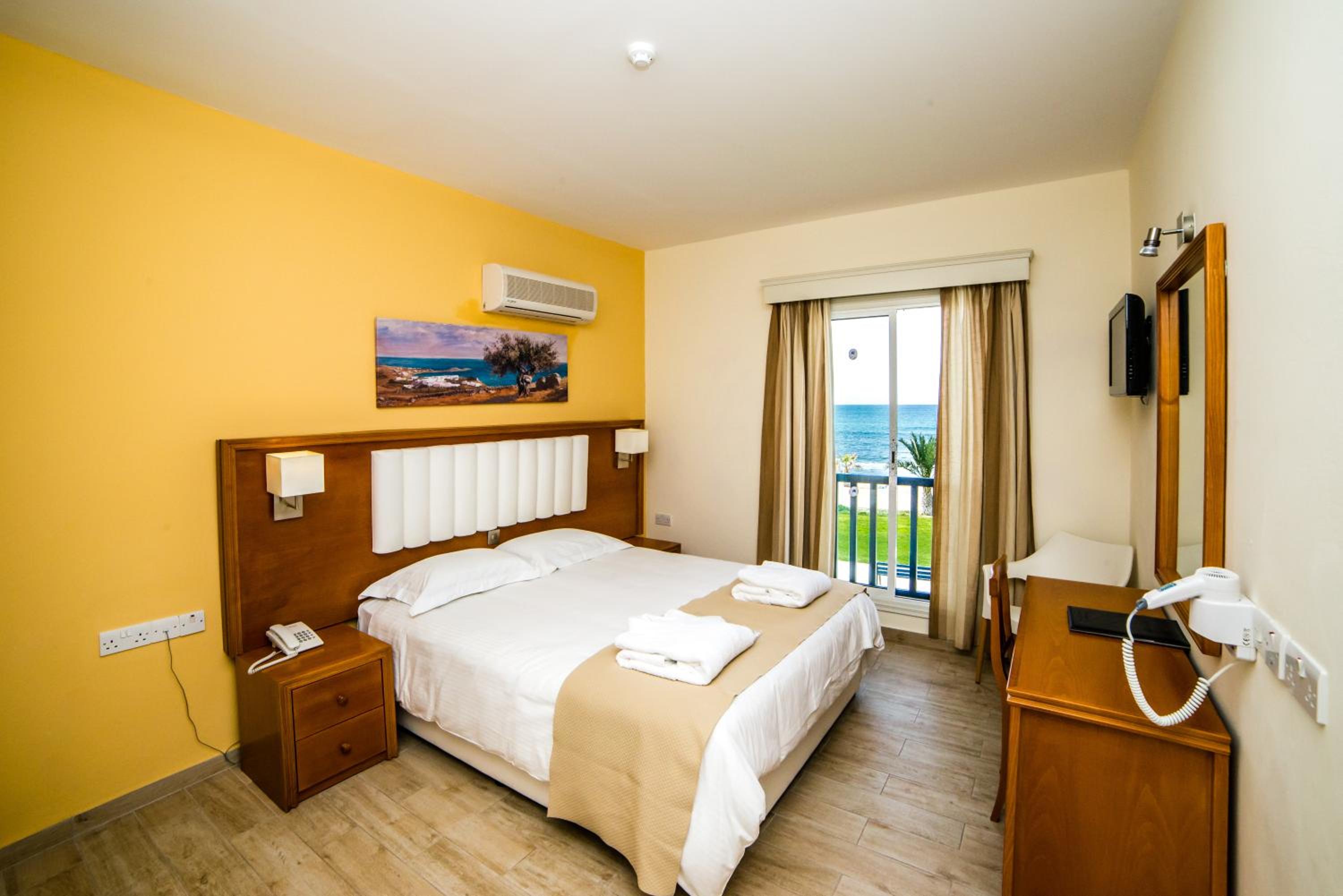 Superior One-Bedroom Apartment with Sea View