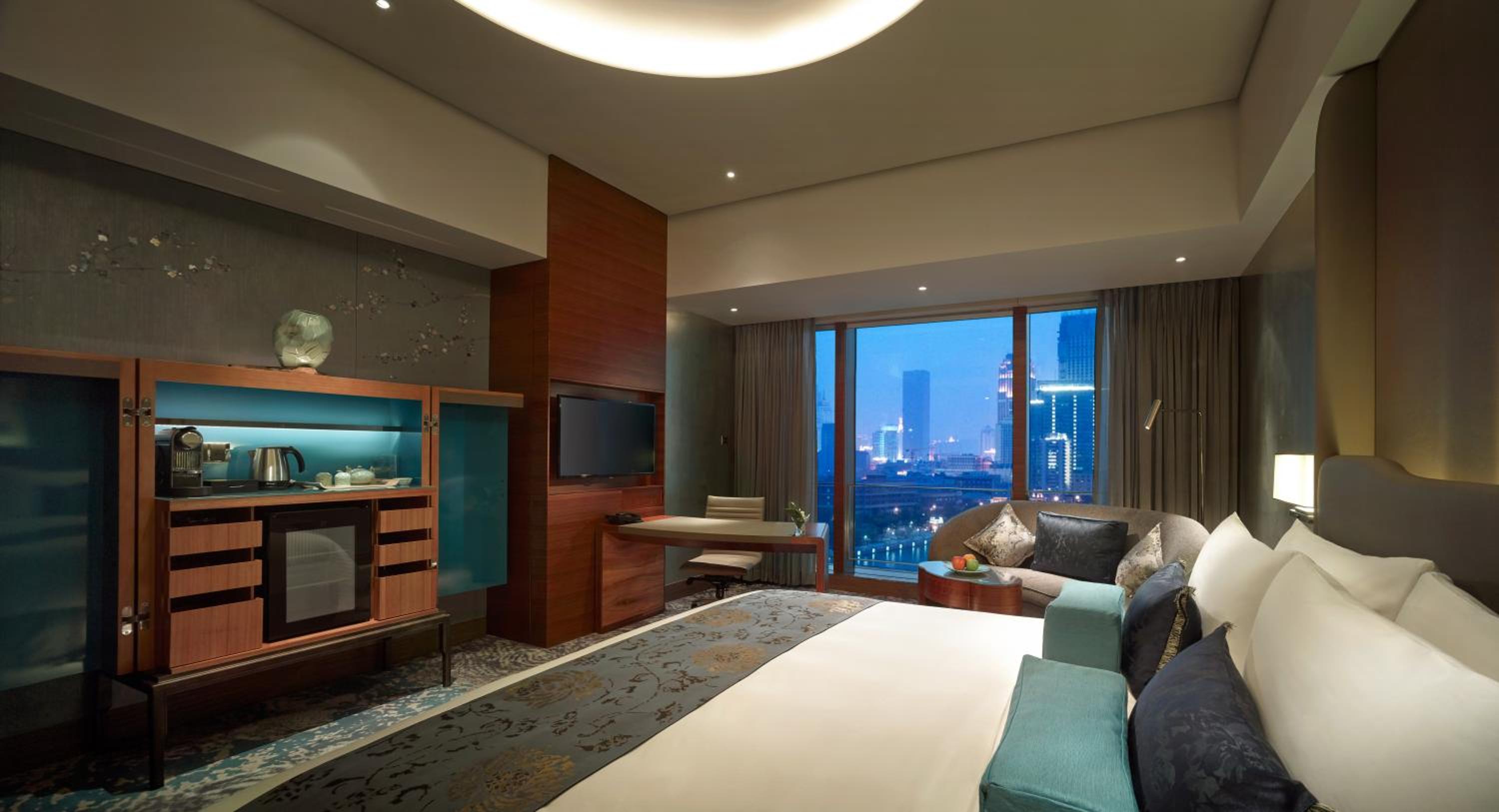 Deluxe King Room with River View