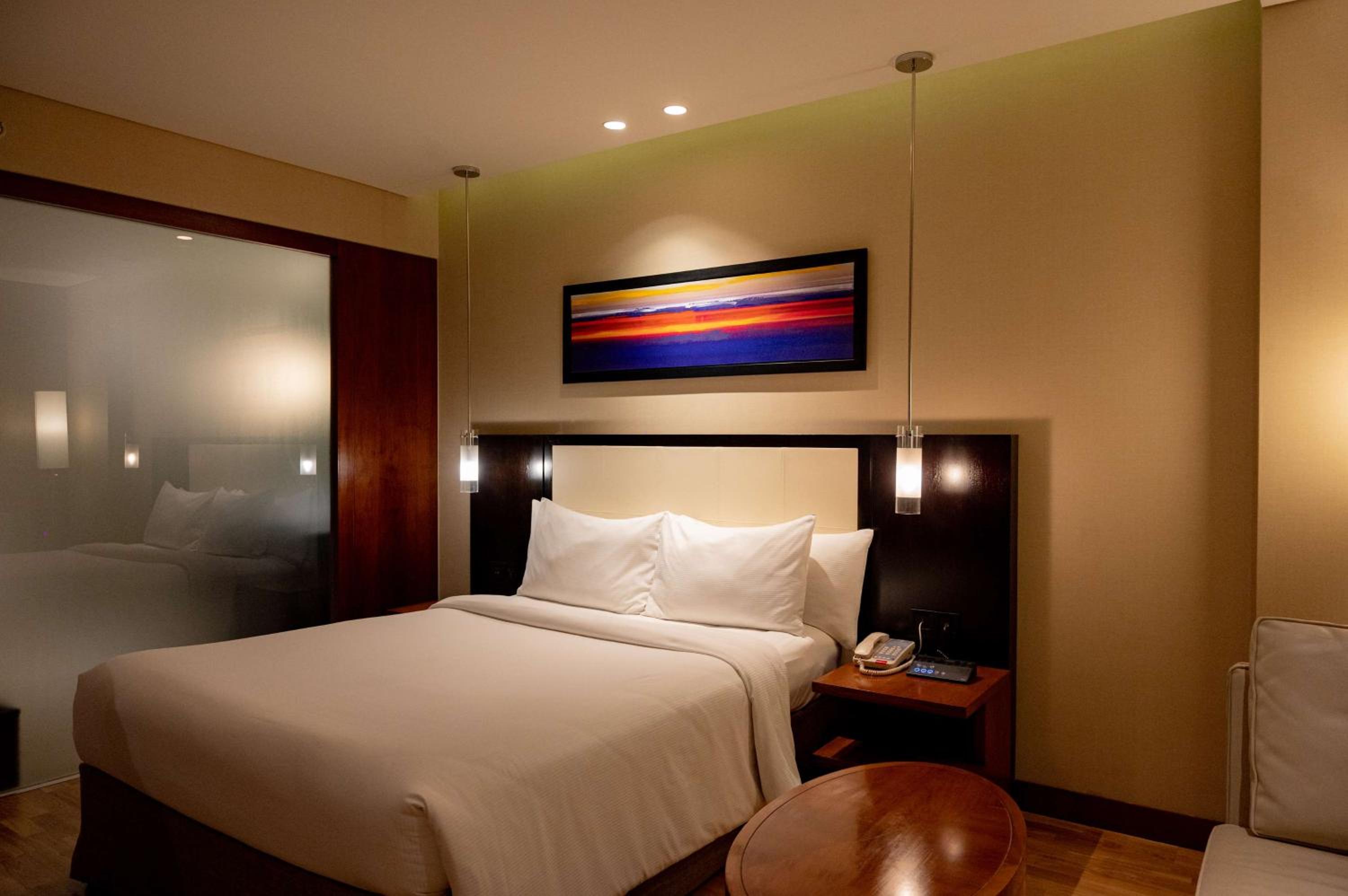 Hilton Guest Room Queen Bed