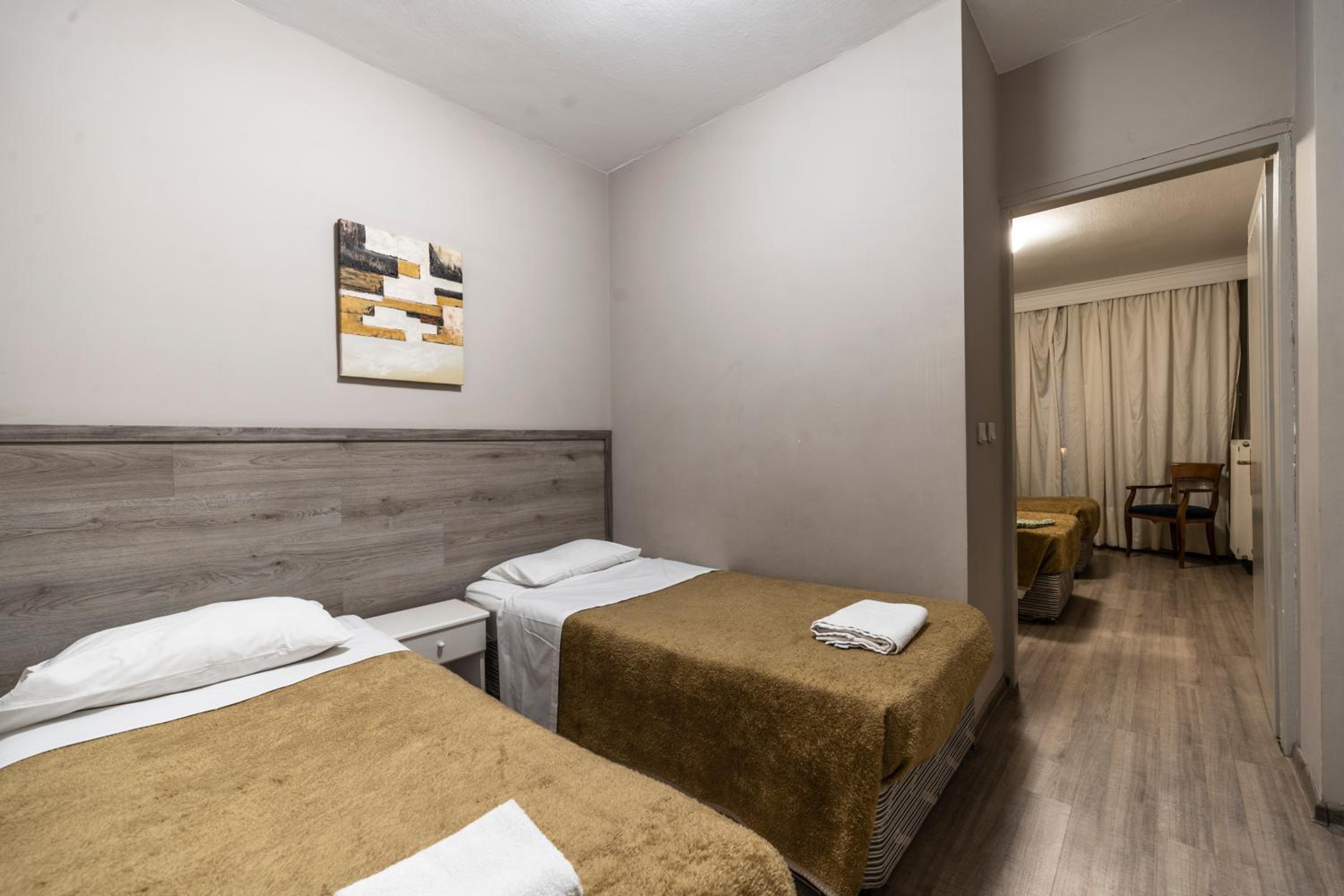 Family Room (2 Adults + 2 Children)