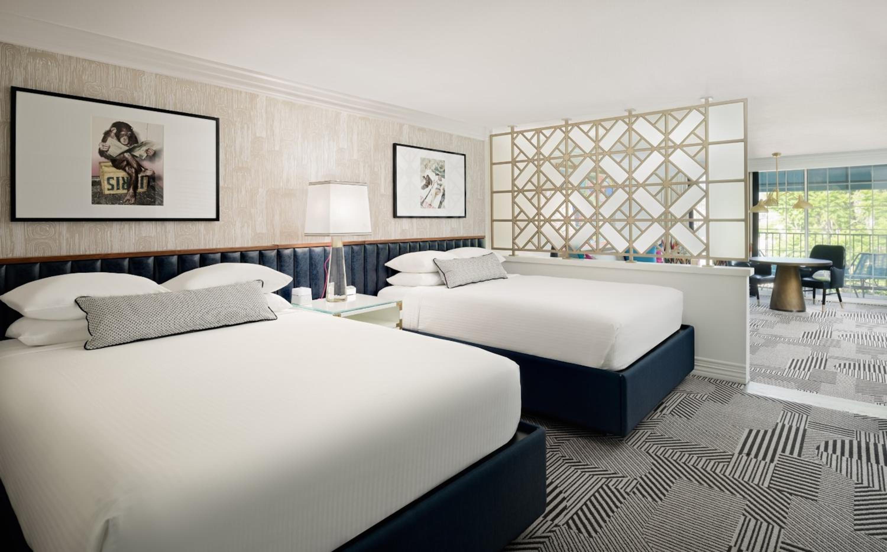 Premier 2 Queens Suite with Balcony