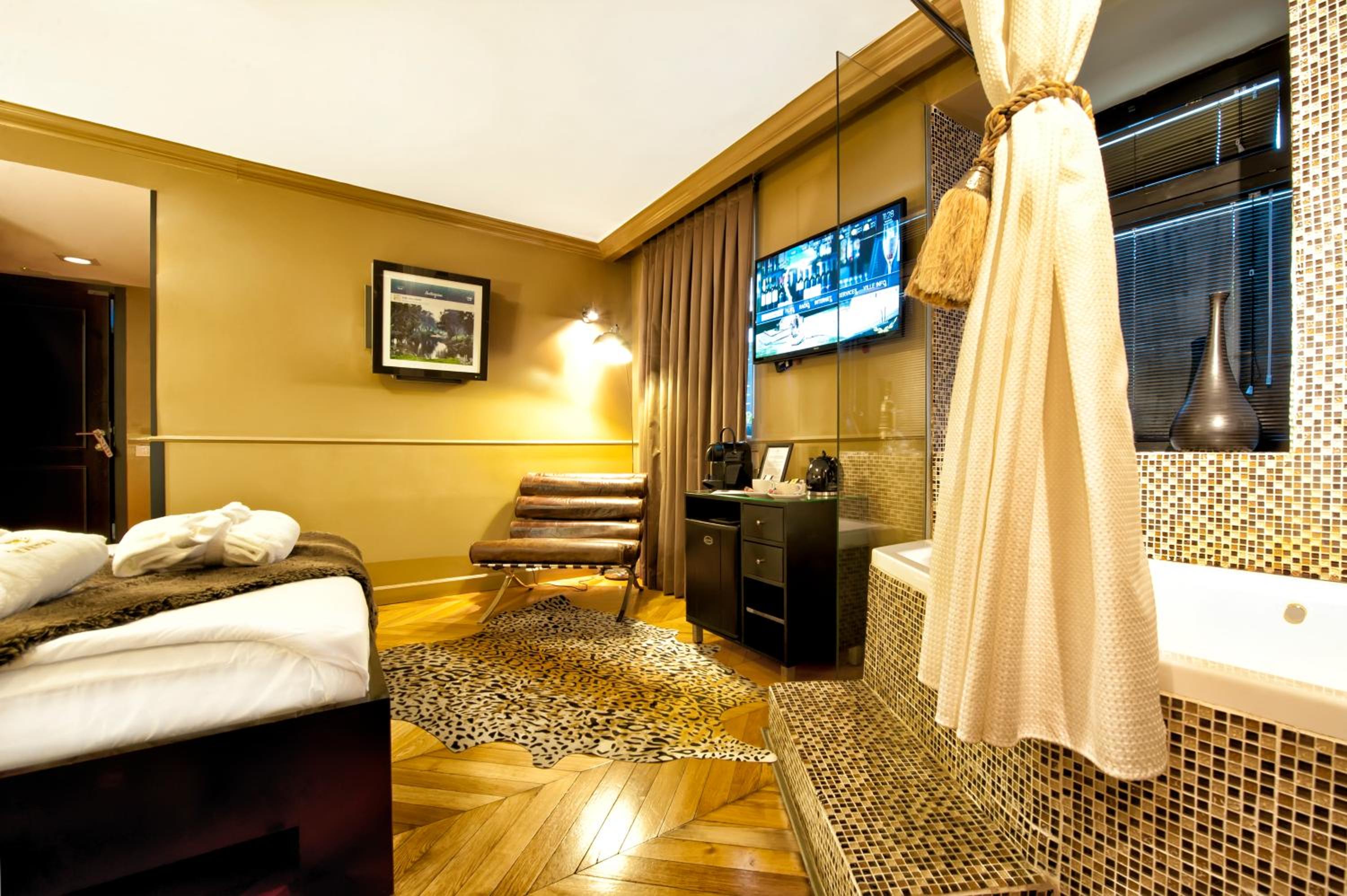 Luxury Room with Spa Bath