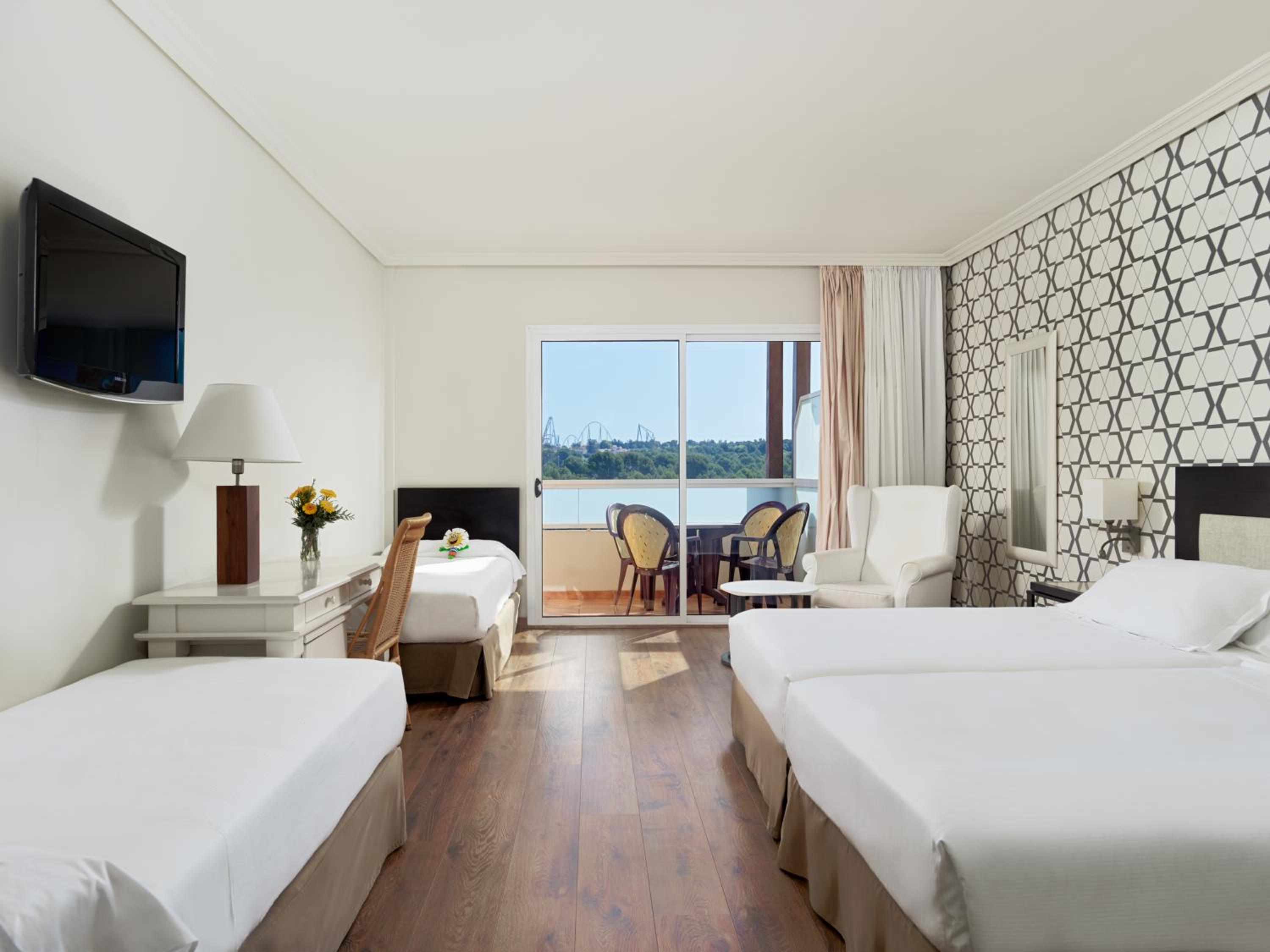 Family Room (2 Adults +  3 Children up to 10 years old) 