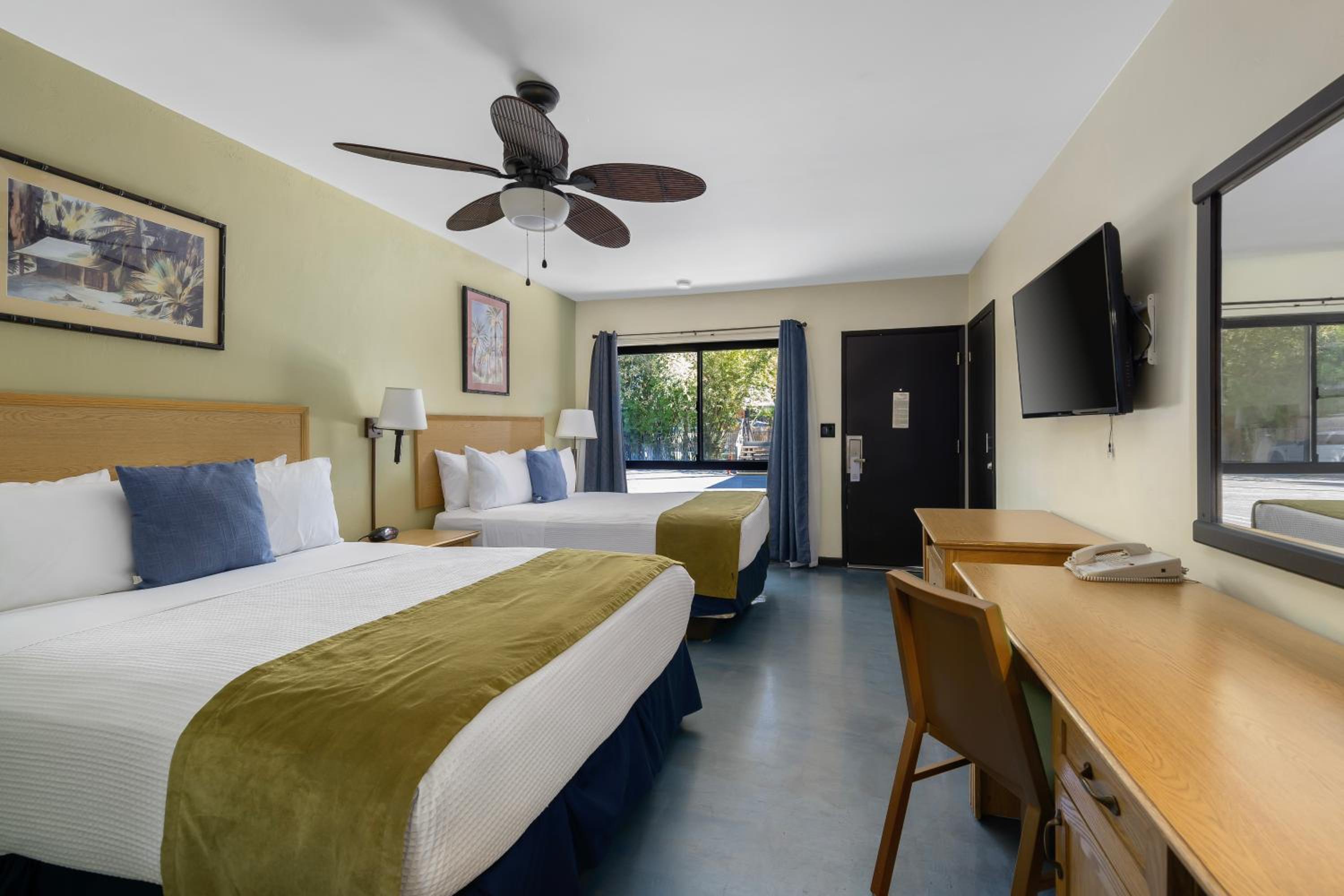 Deluxe Queen Room with Two Queen Beds