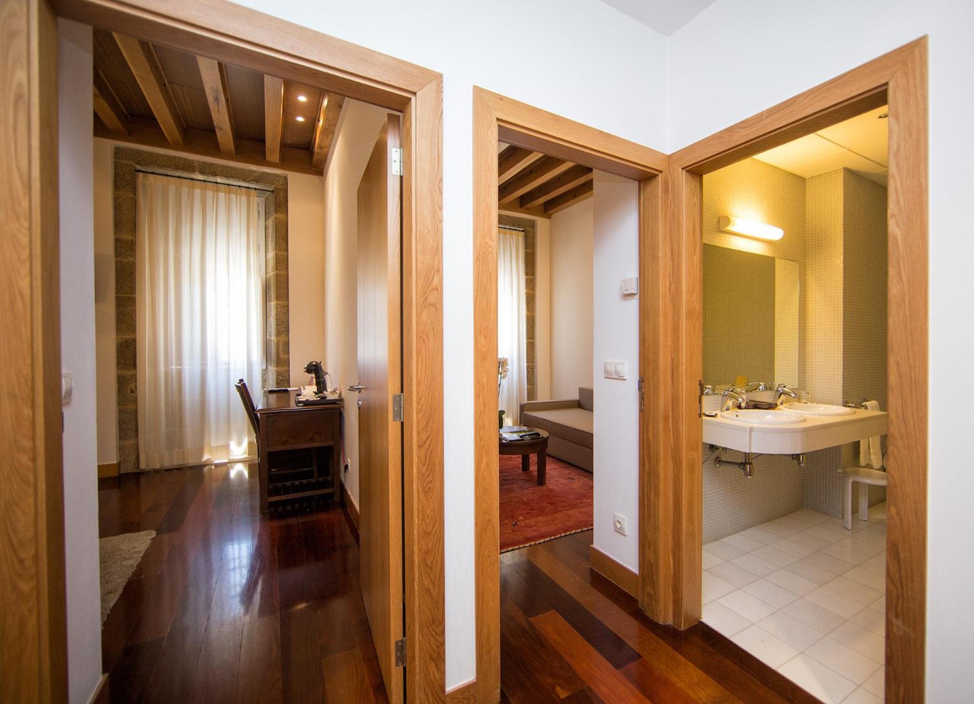 Family Room 2 Adults + 2 Children up to 12