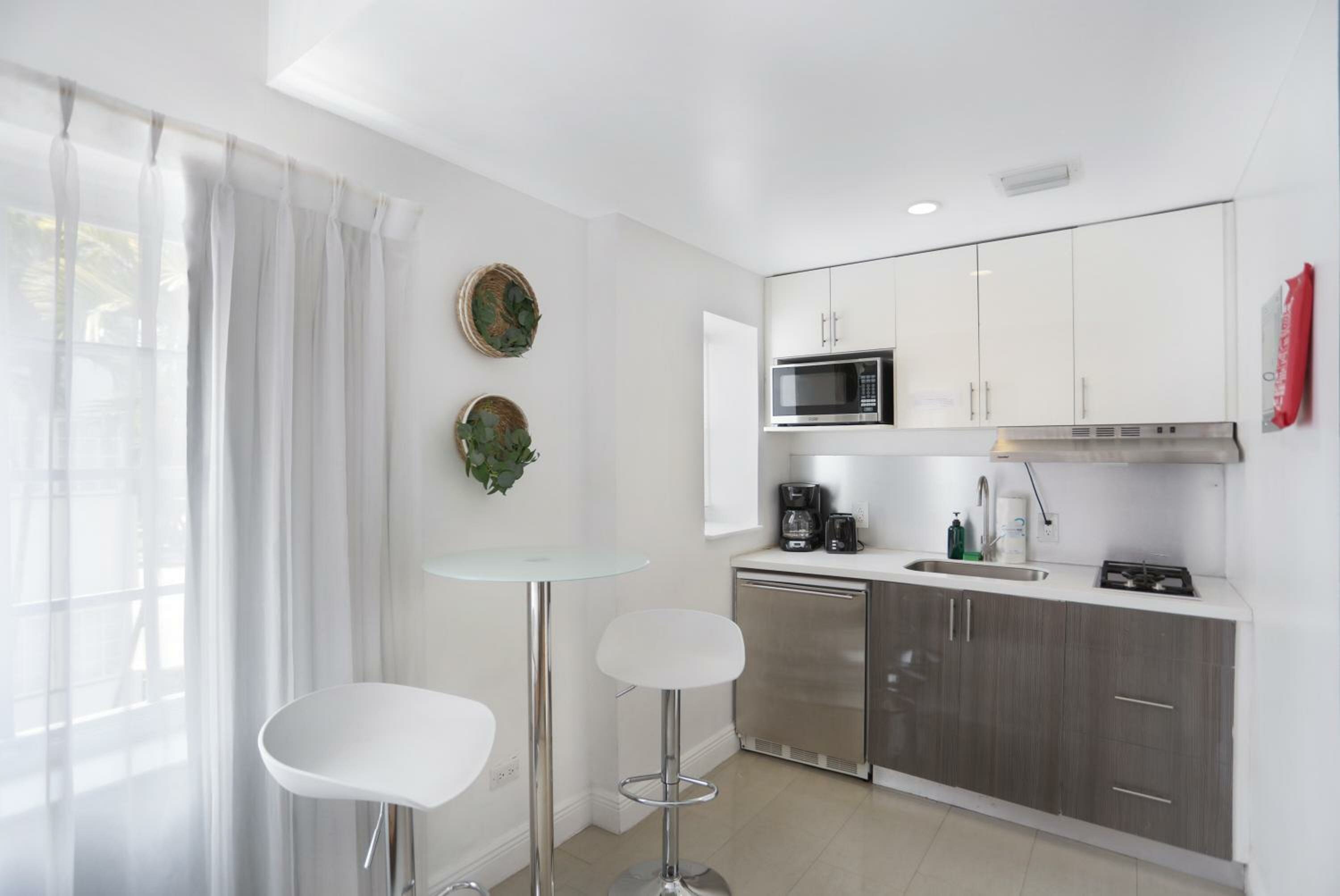 Deluxe Triple Studio with Kitchen 