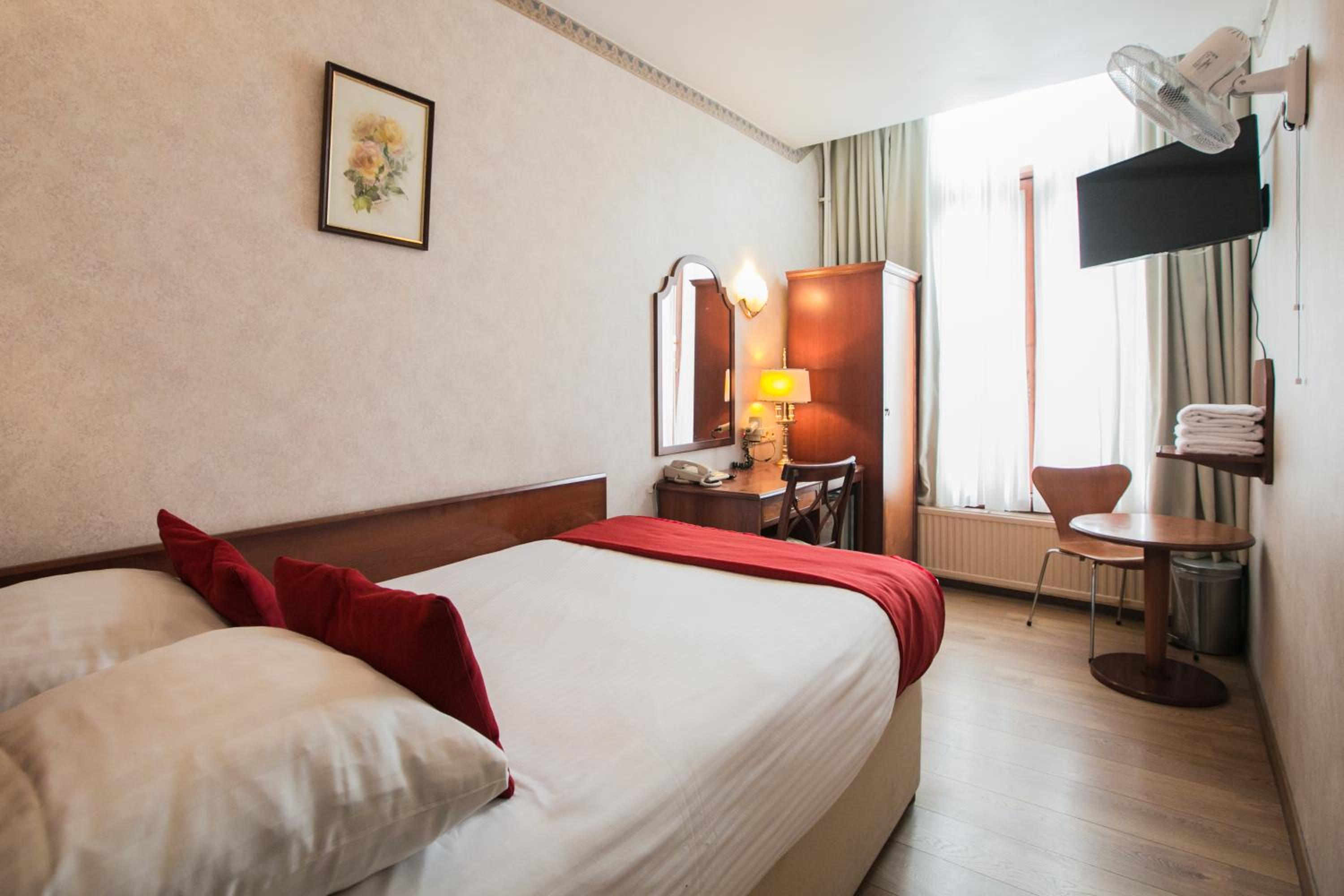 Double Small (Private Bathroom)