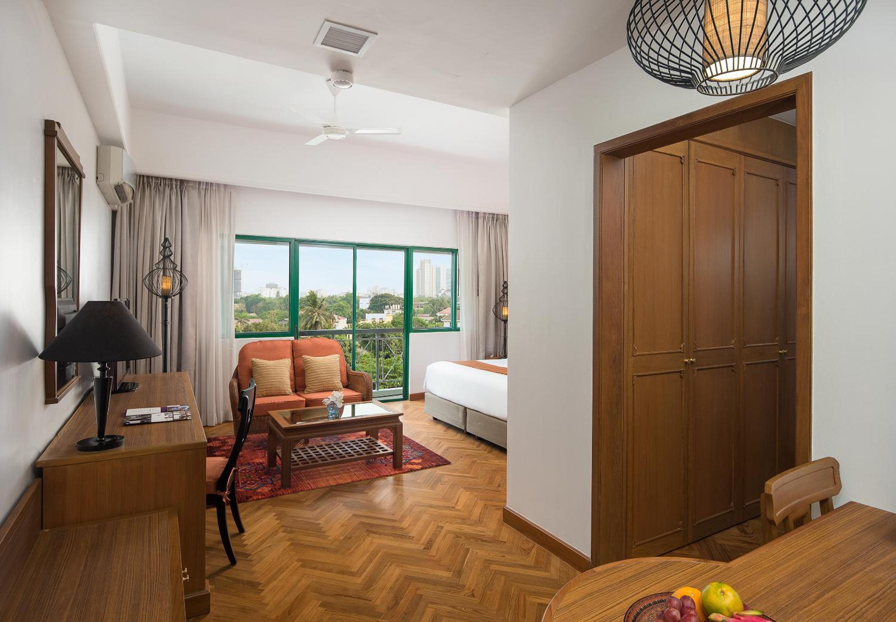 One-Bedroom Suite Apartment with Balcony