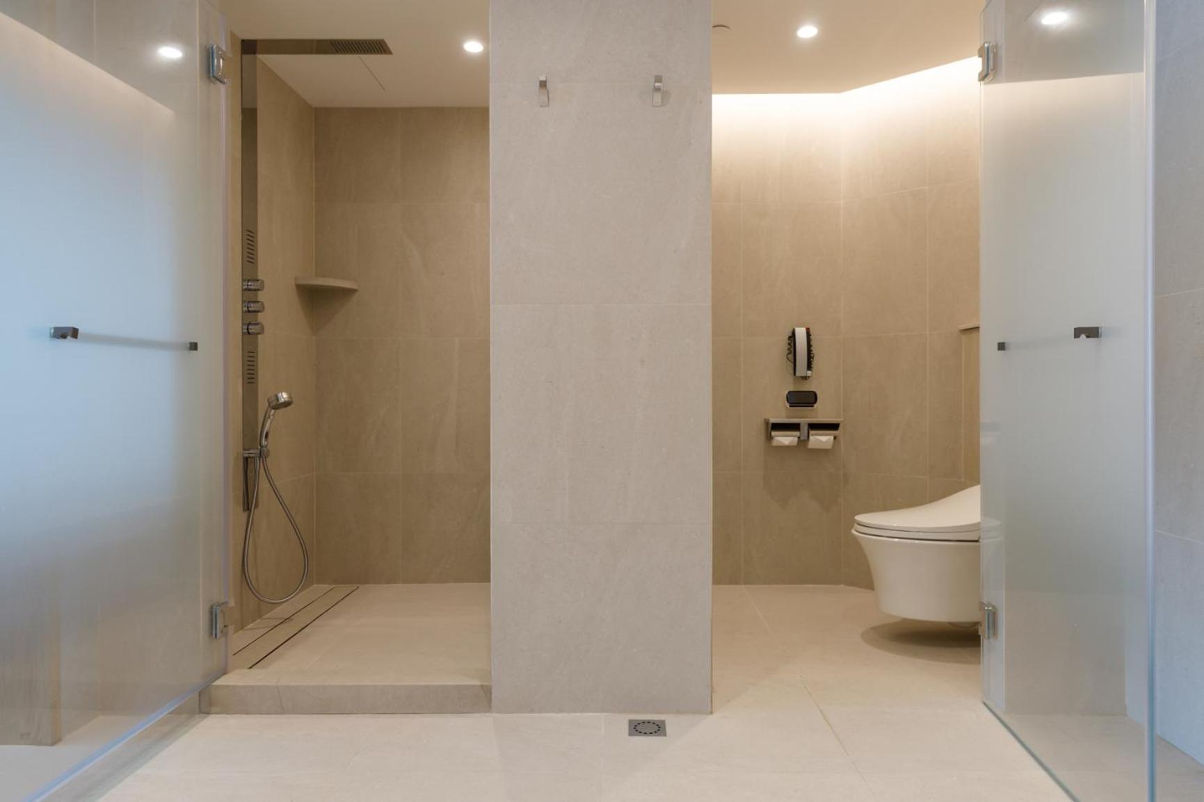 EPIC II with Executive Lounge Access