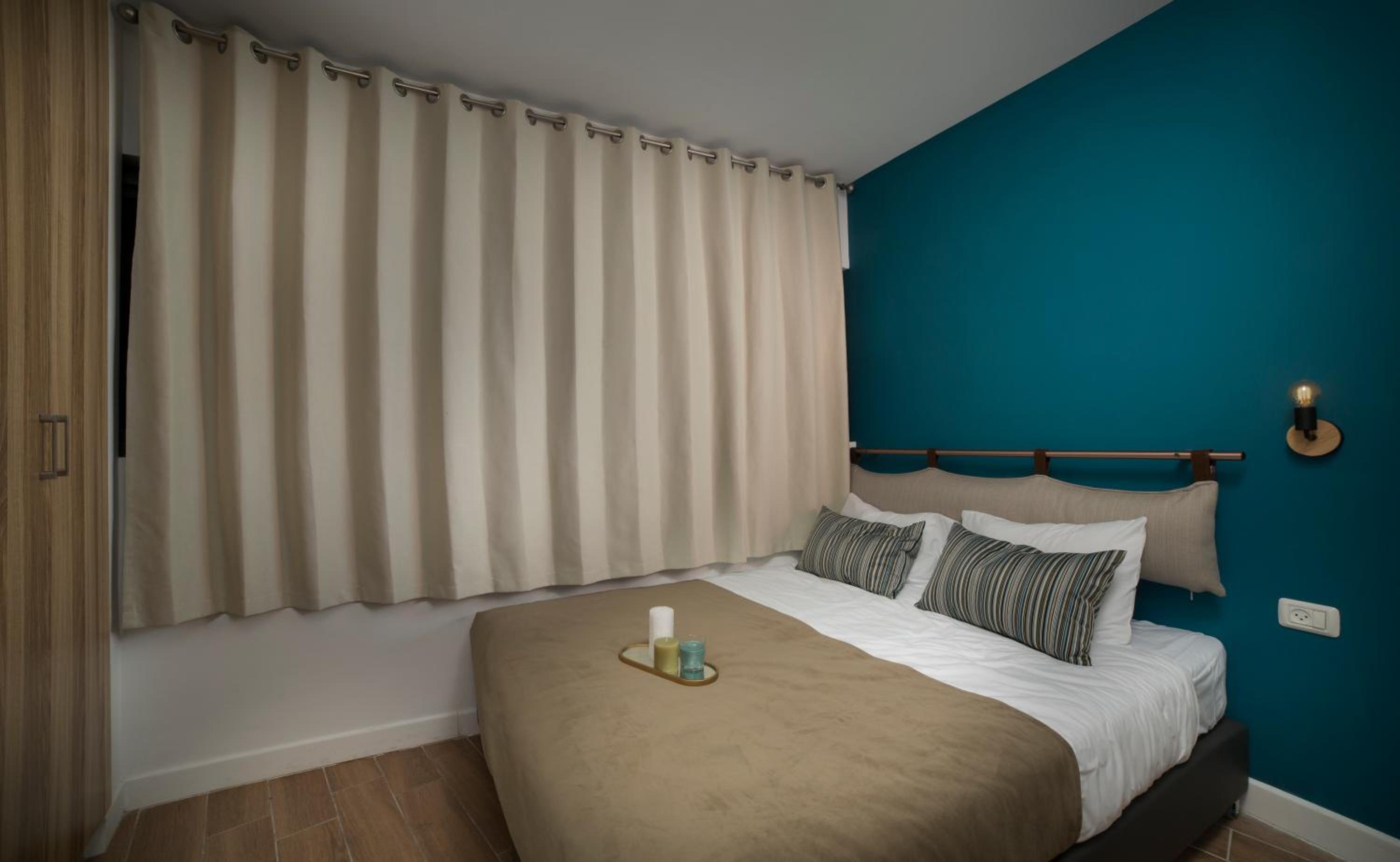 Family Suite (2 Adults + 1 Child)