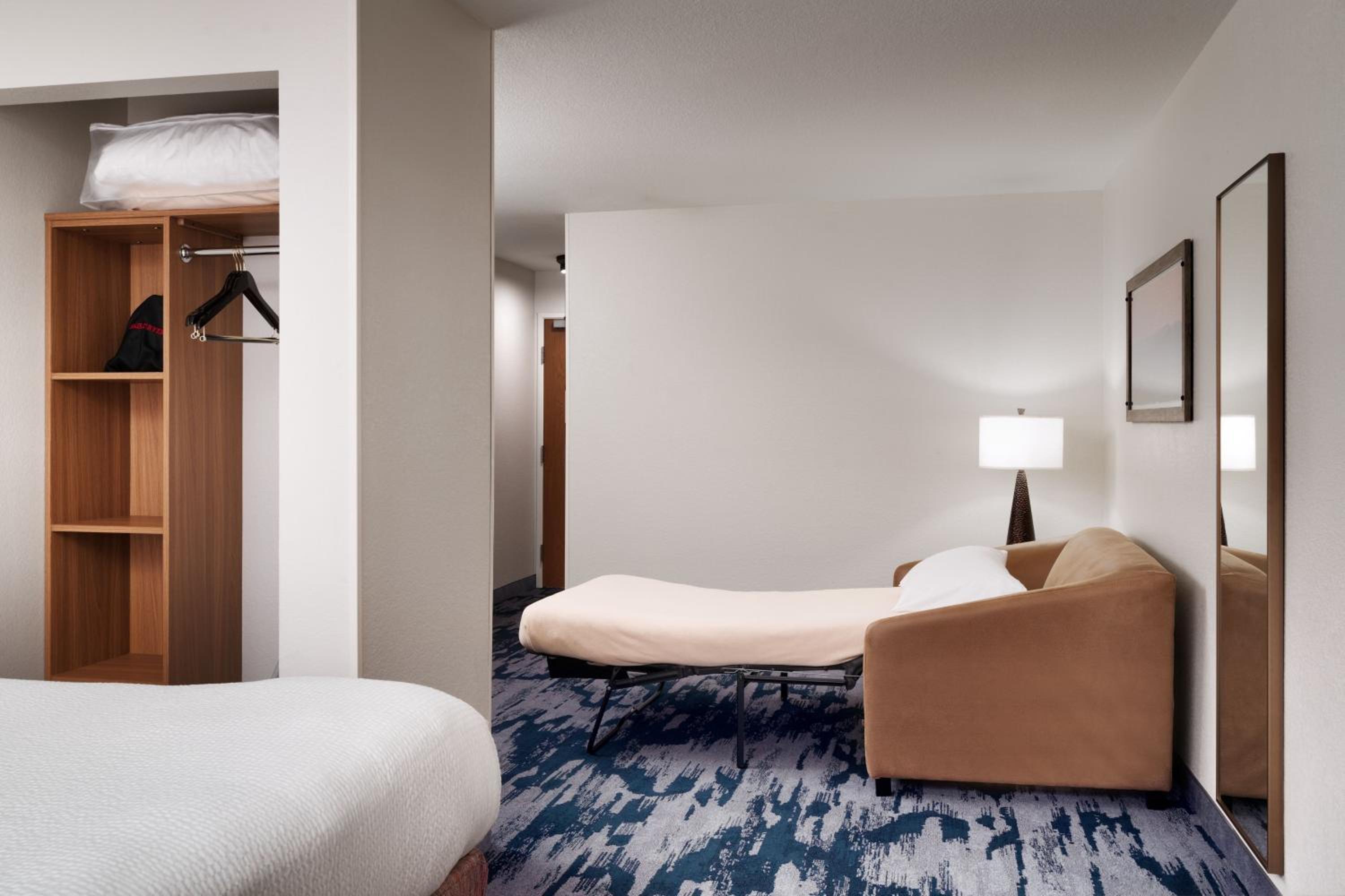 King Studio with Sofa Bed and Adapted Tub - Mobility and Hearing Accessible