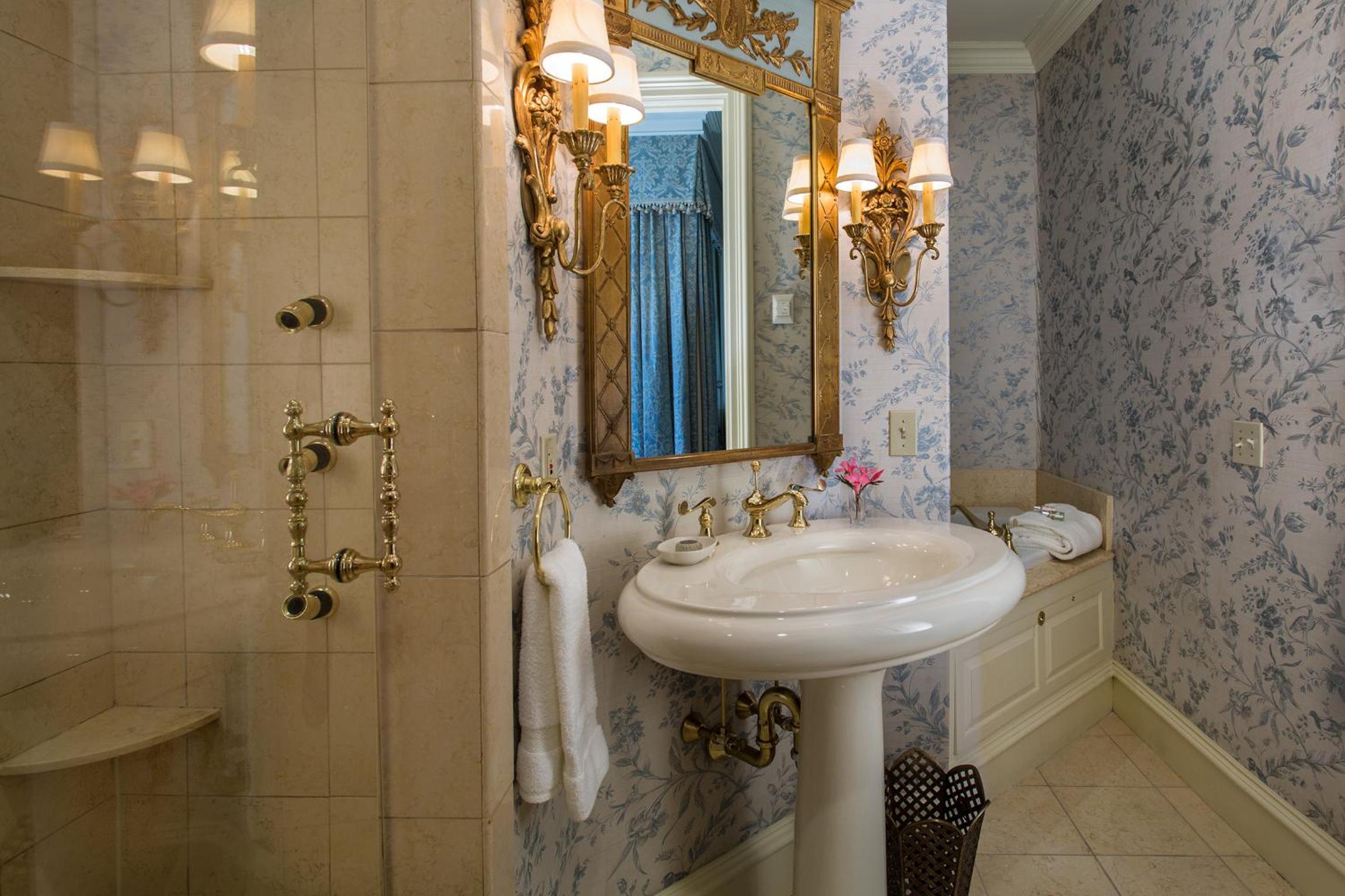Louis XVI Signature Guest Room 