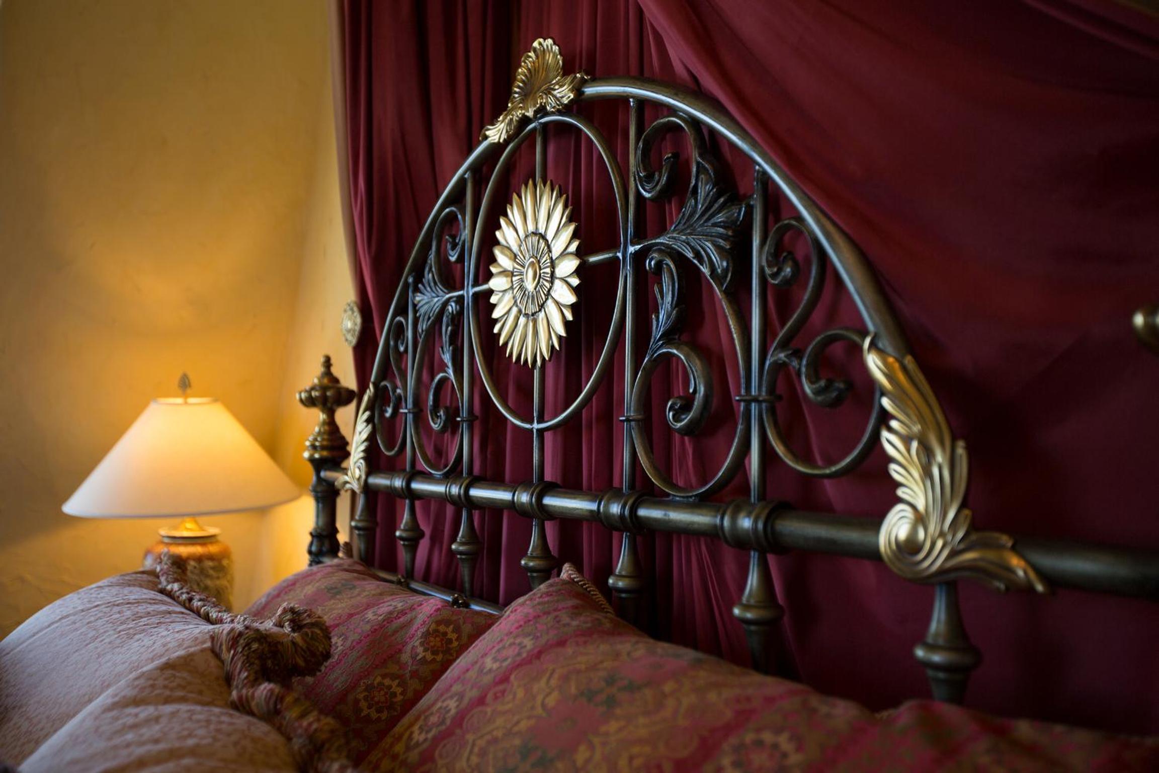 Mediterranean Estate Guestroom