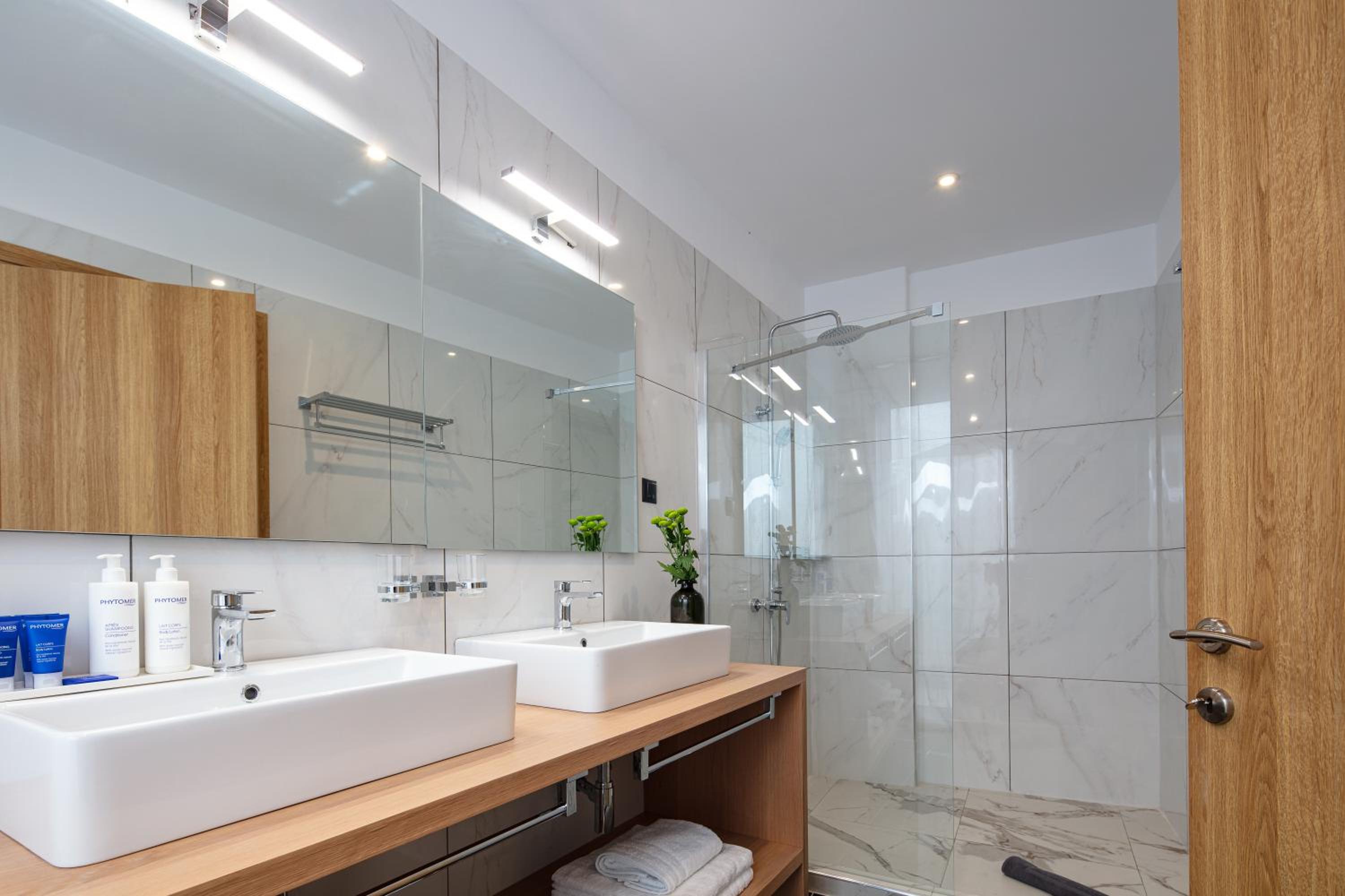 Superior Room with City View