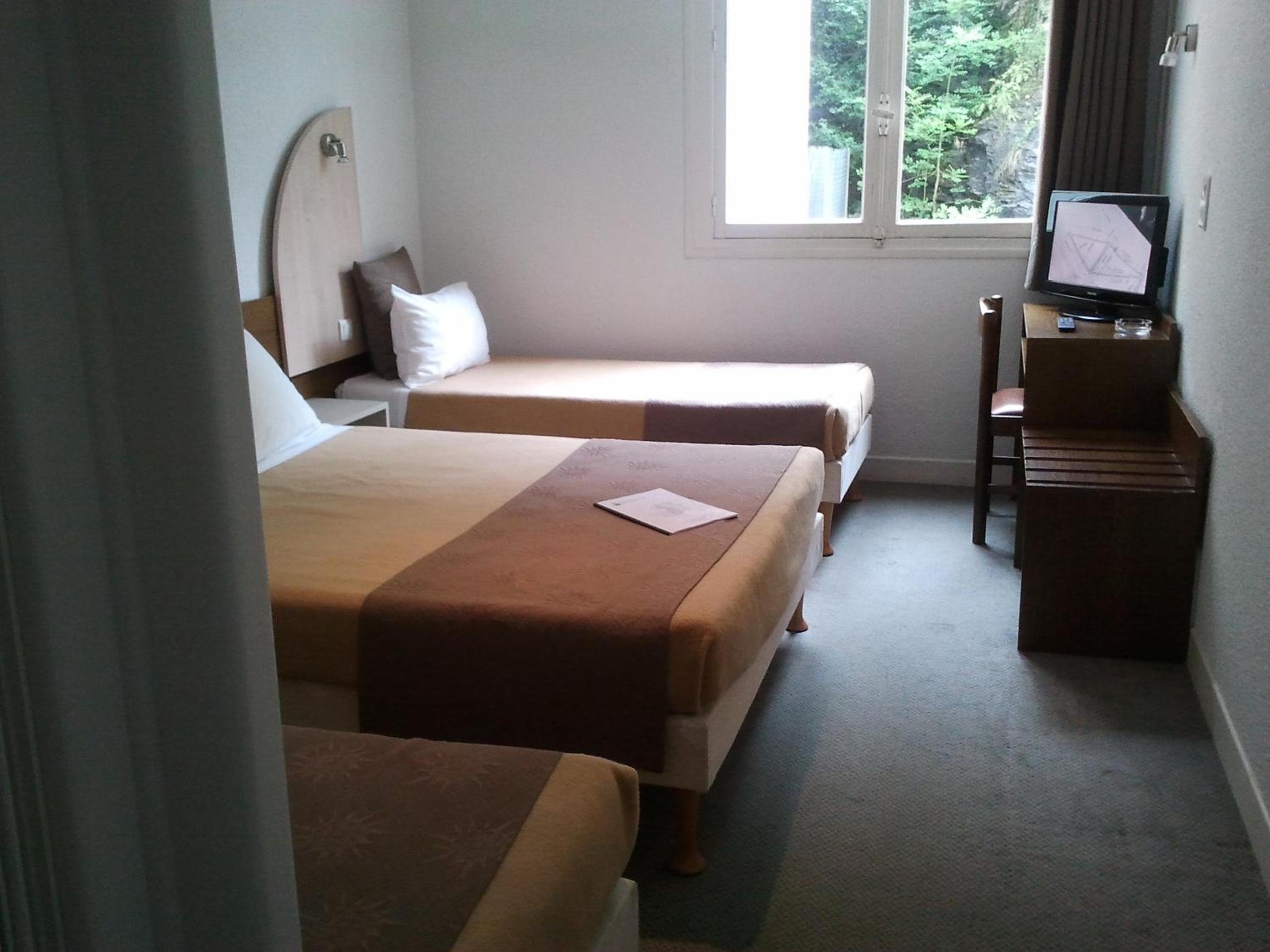 Quadruple Room (2 Adults + 2 Children)