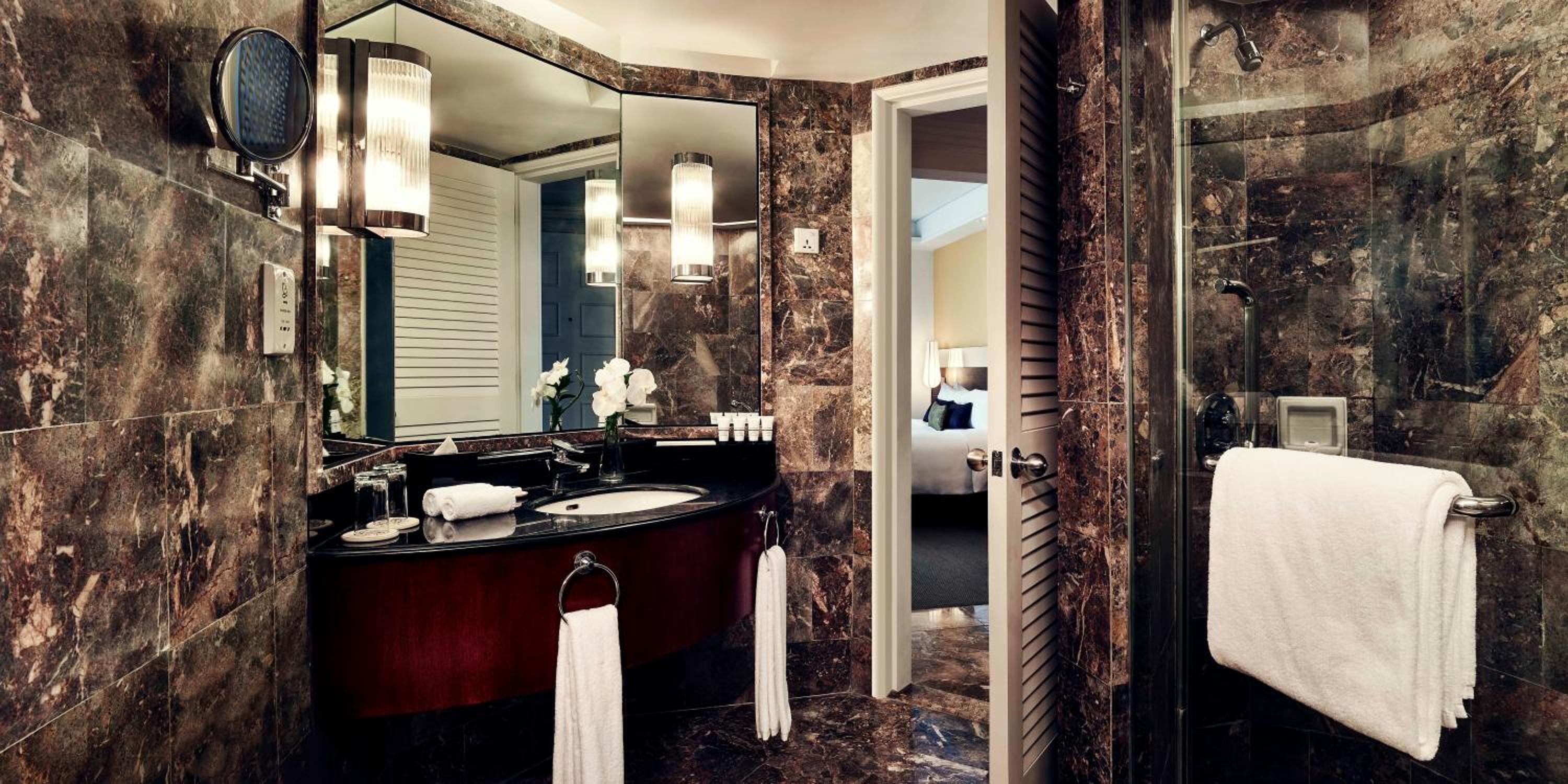 Deluxe King Room with Lake View