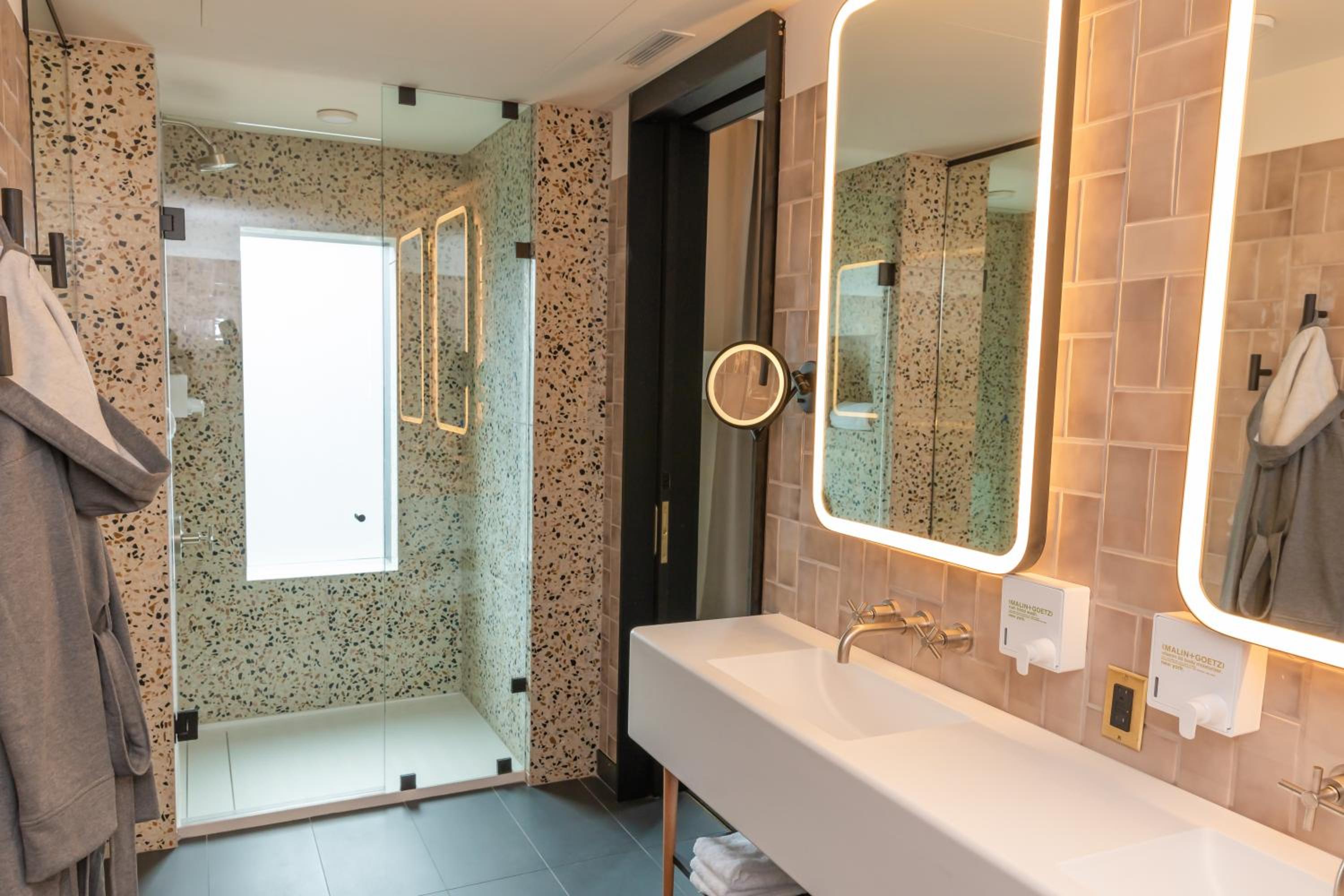 Modern Wing Queen Room