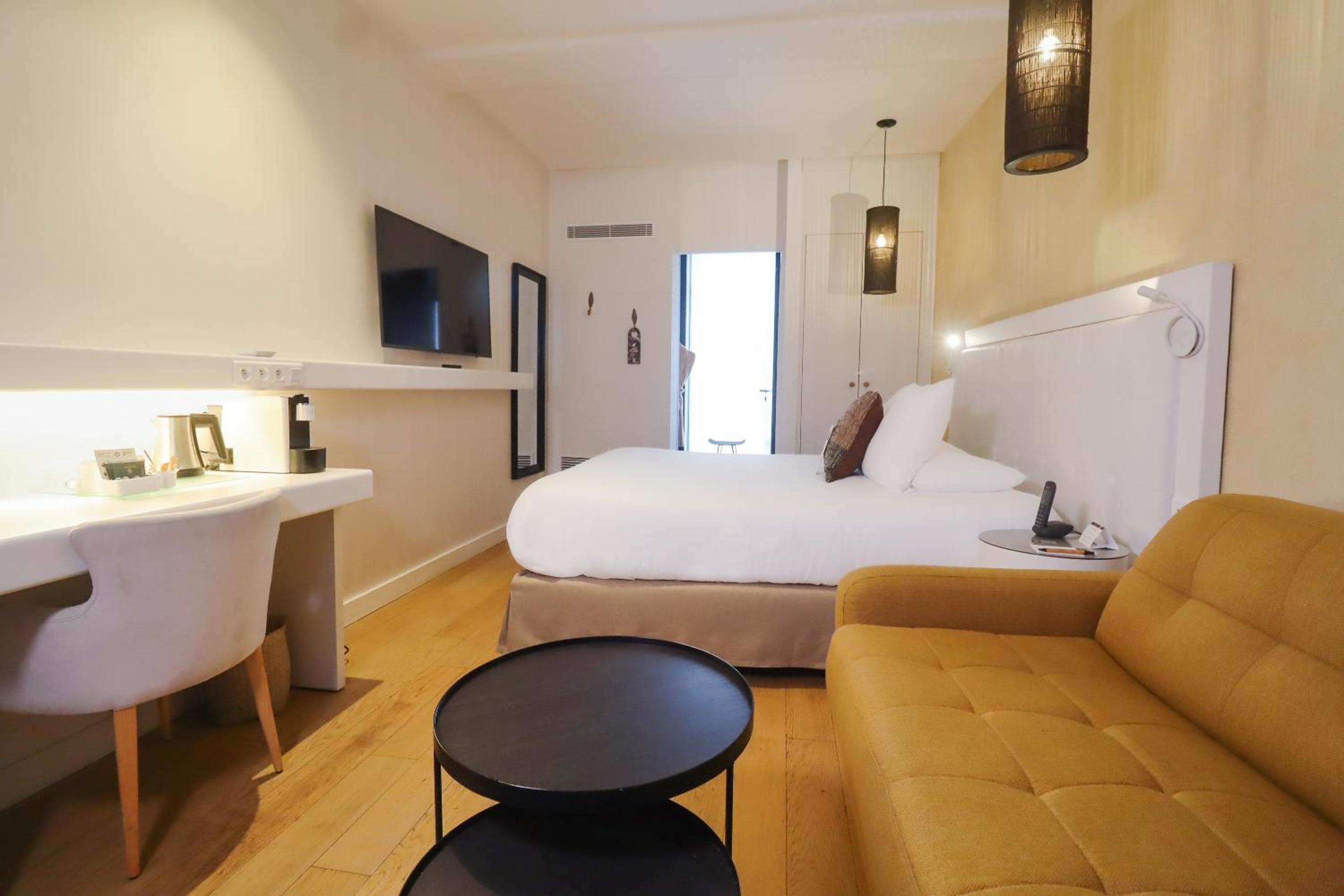 Quadruple Room with King Bed and Sofa Bed - Non-Smoking