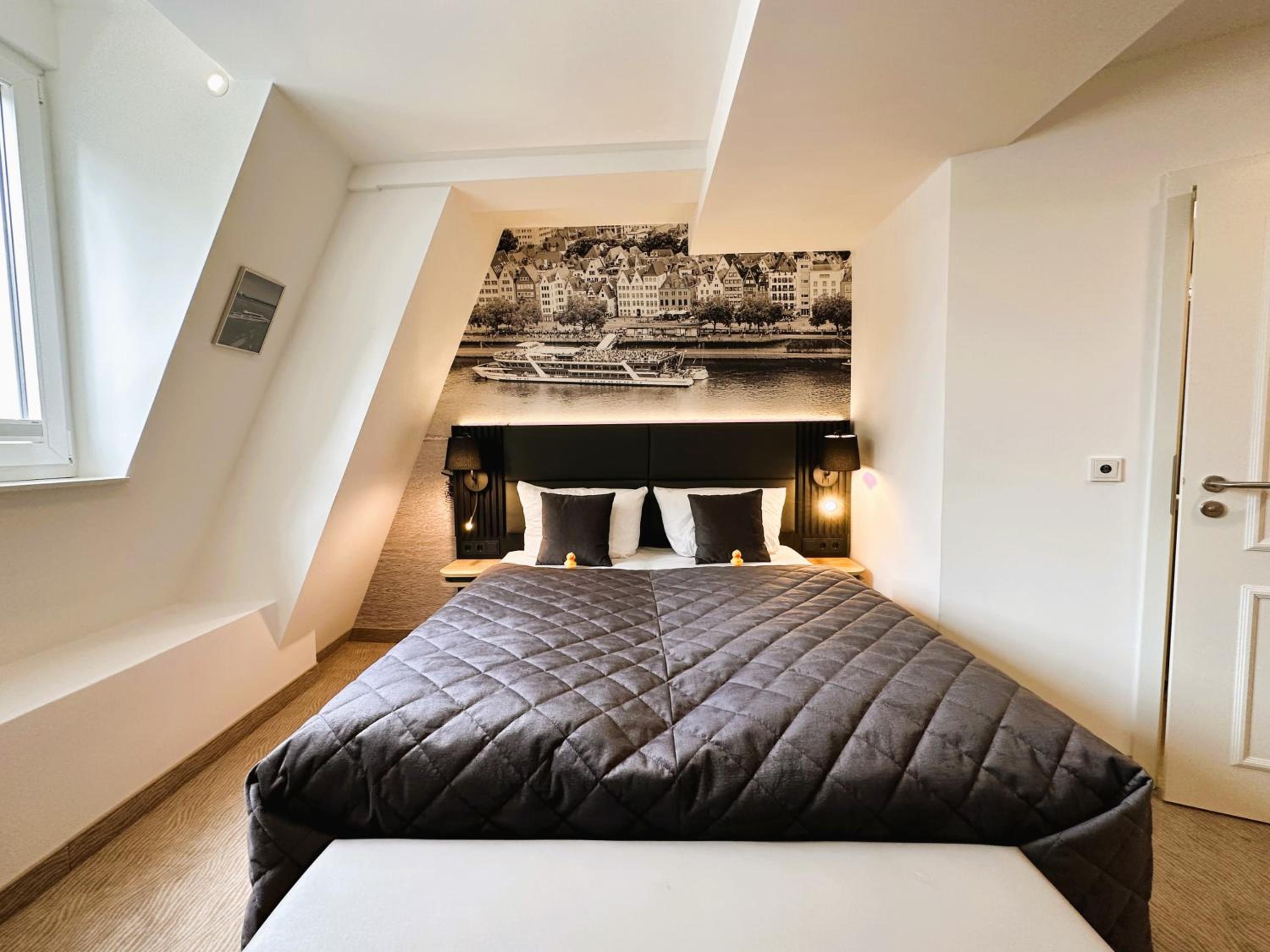 Large Double Room with Old Town View