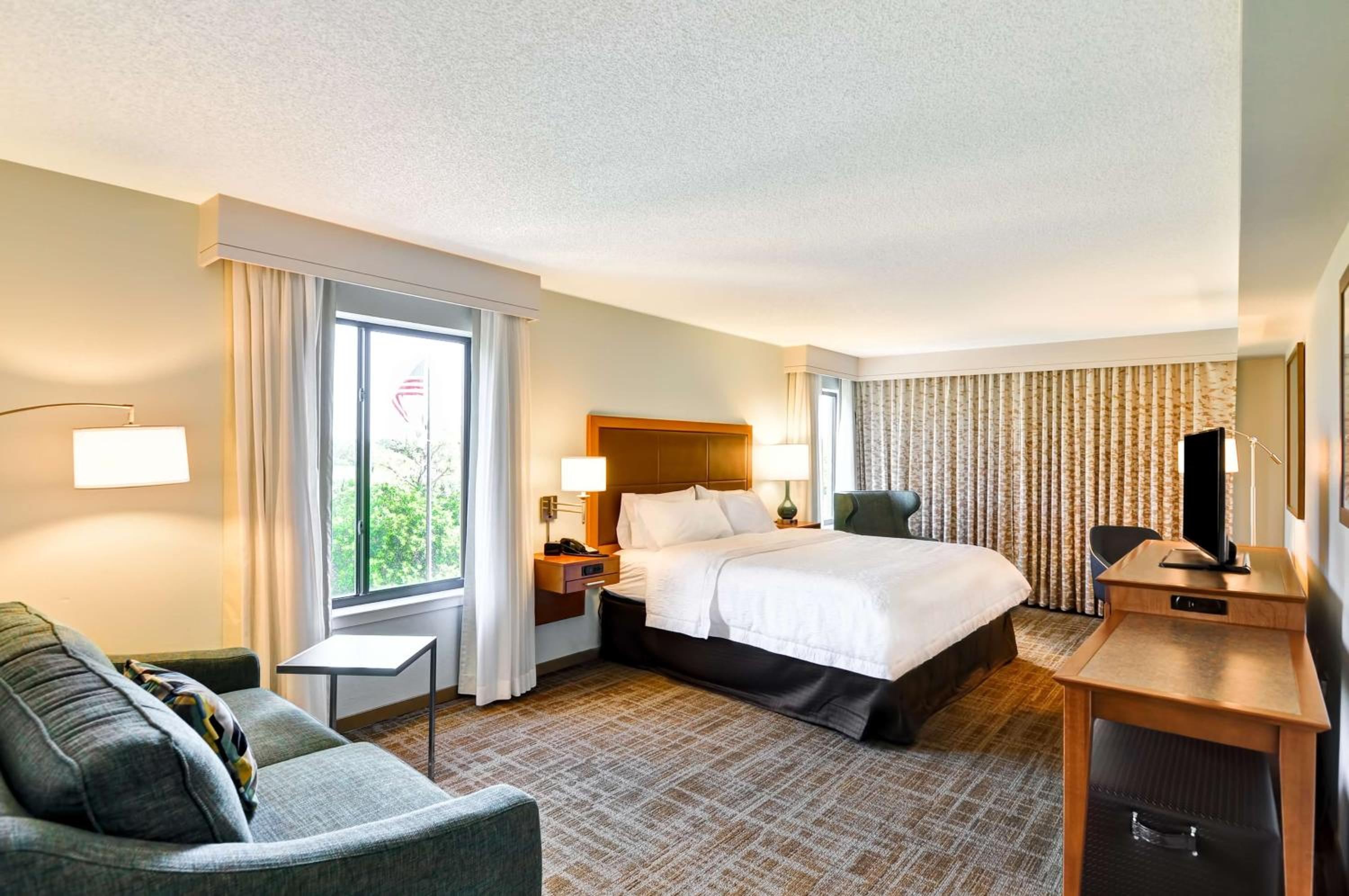 King Room With Sofa Bed - Non-Smoking