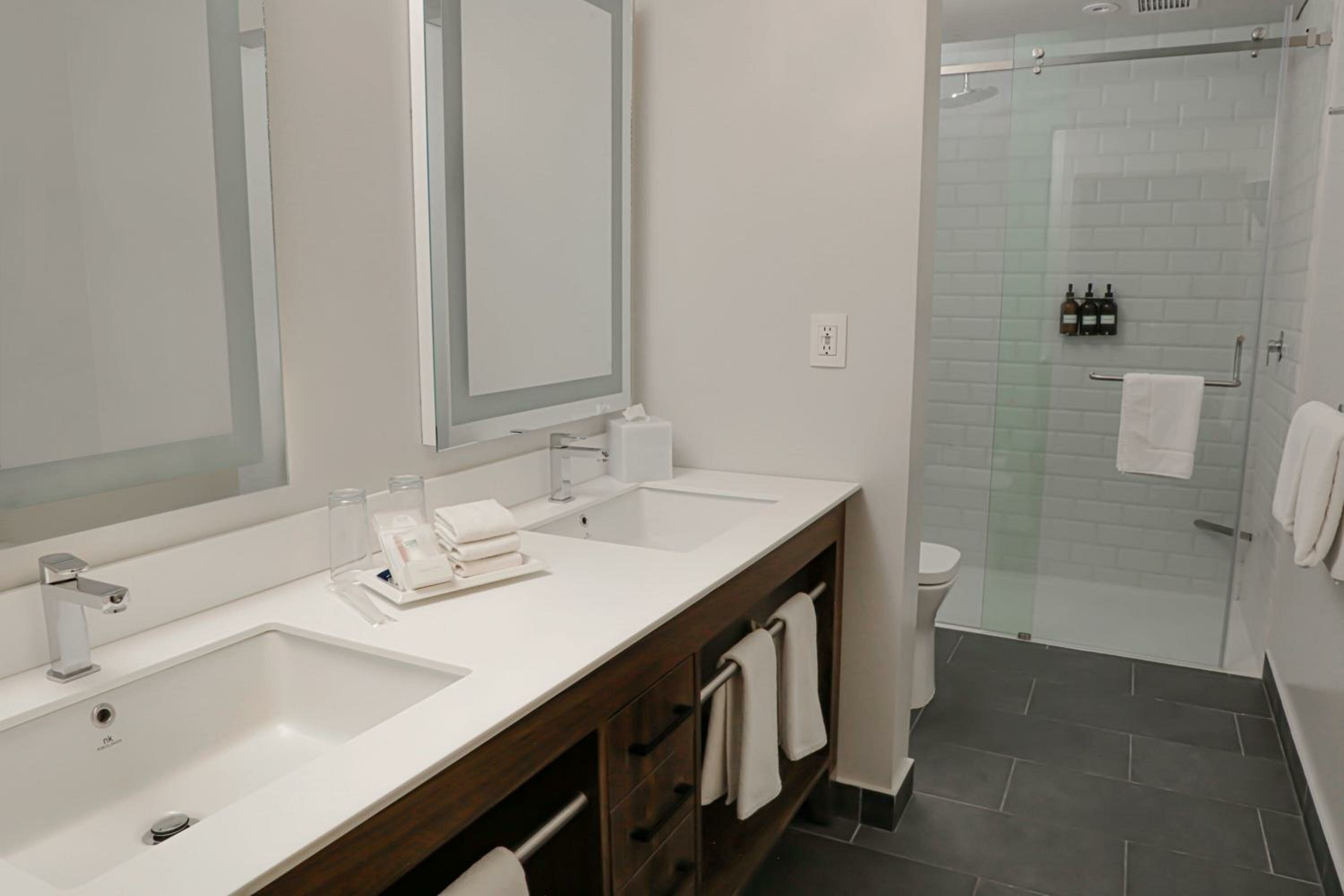 Junior King Suite