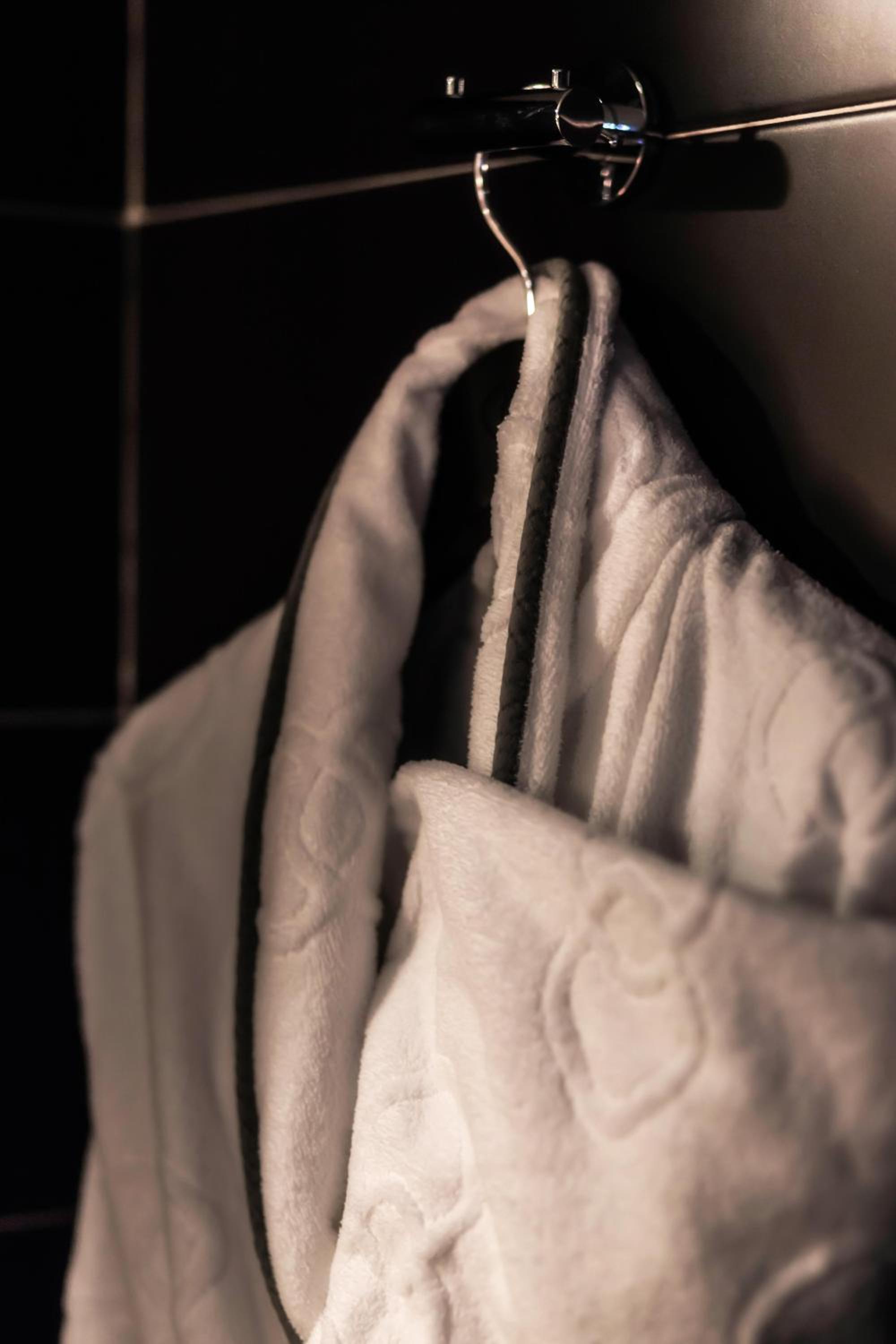 Superior King Room with City View