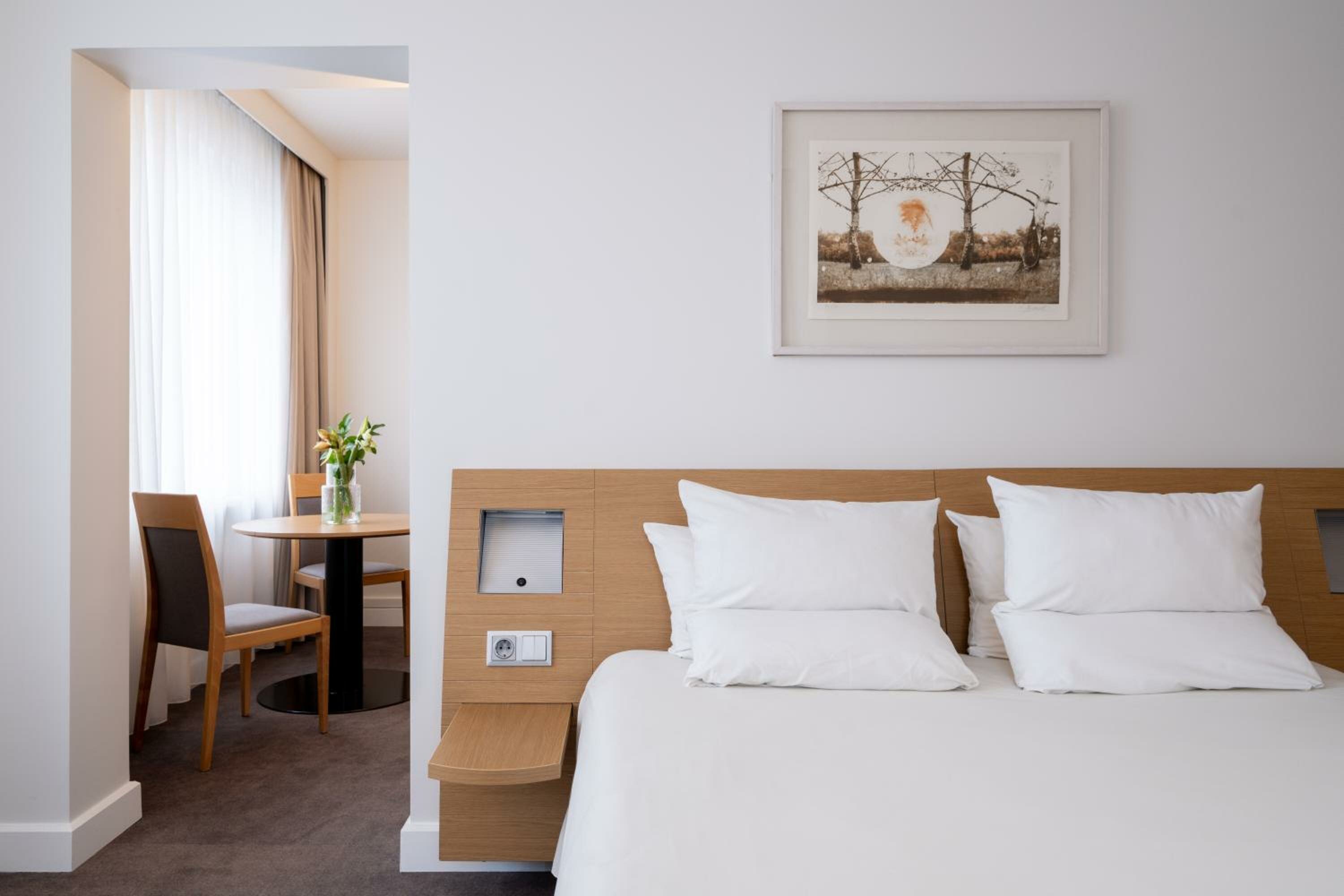 Queen Suite with Sofa in Living Room