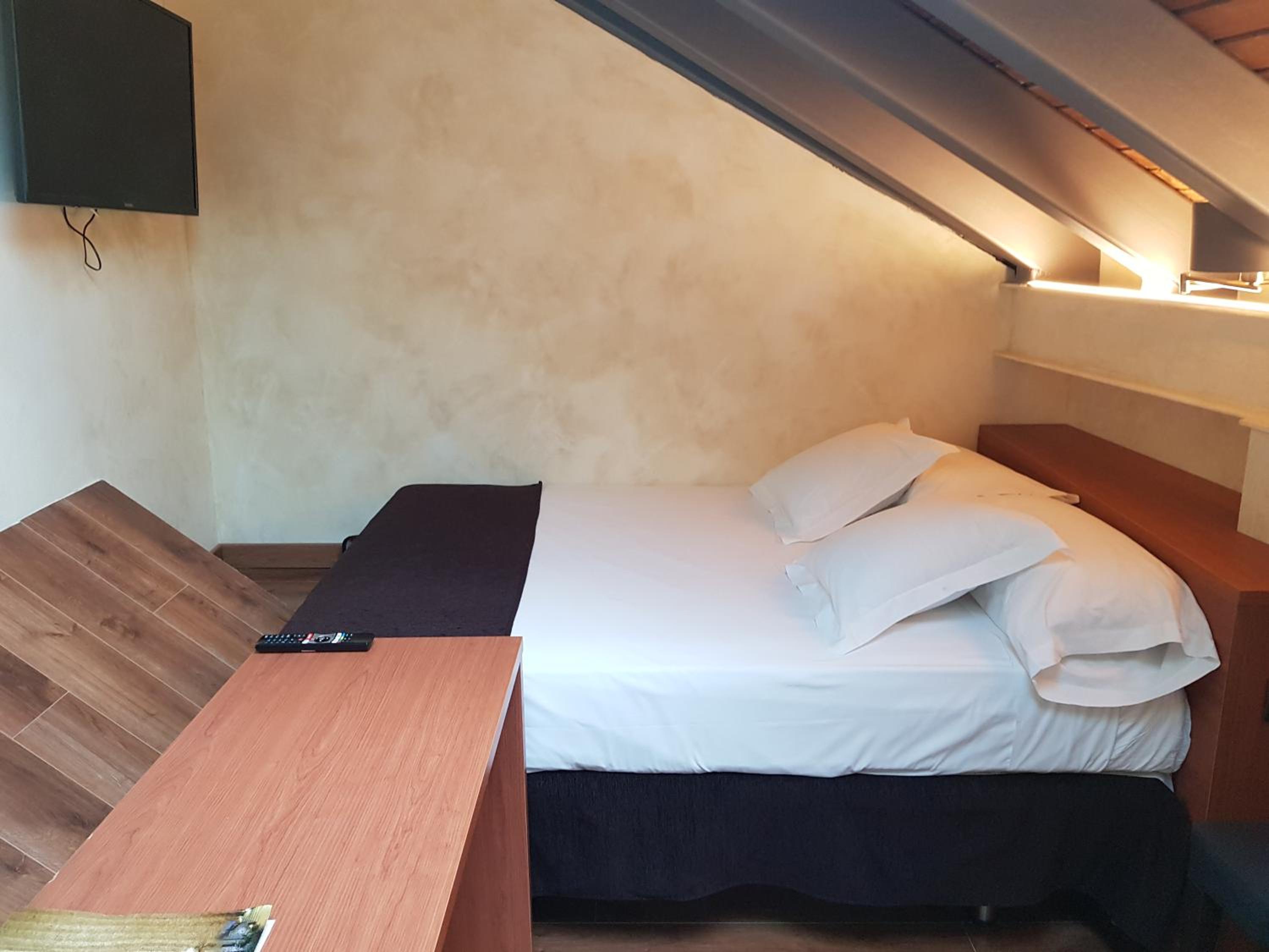 Deluxe Economy Double Room with Small Double Bed
