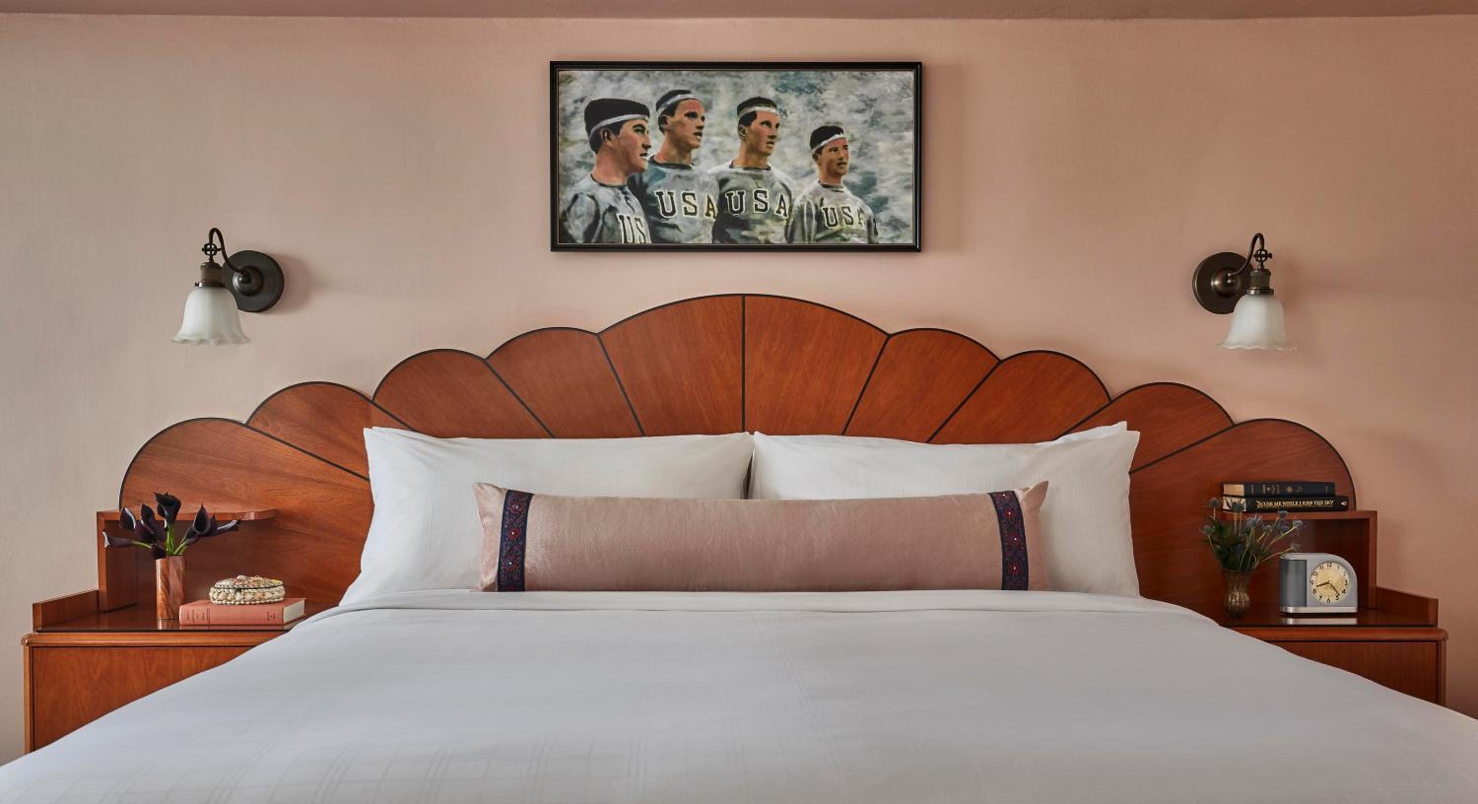 Graduate King Room with Skyline View