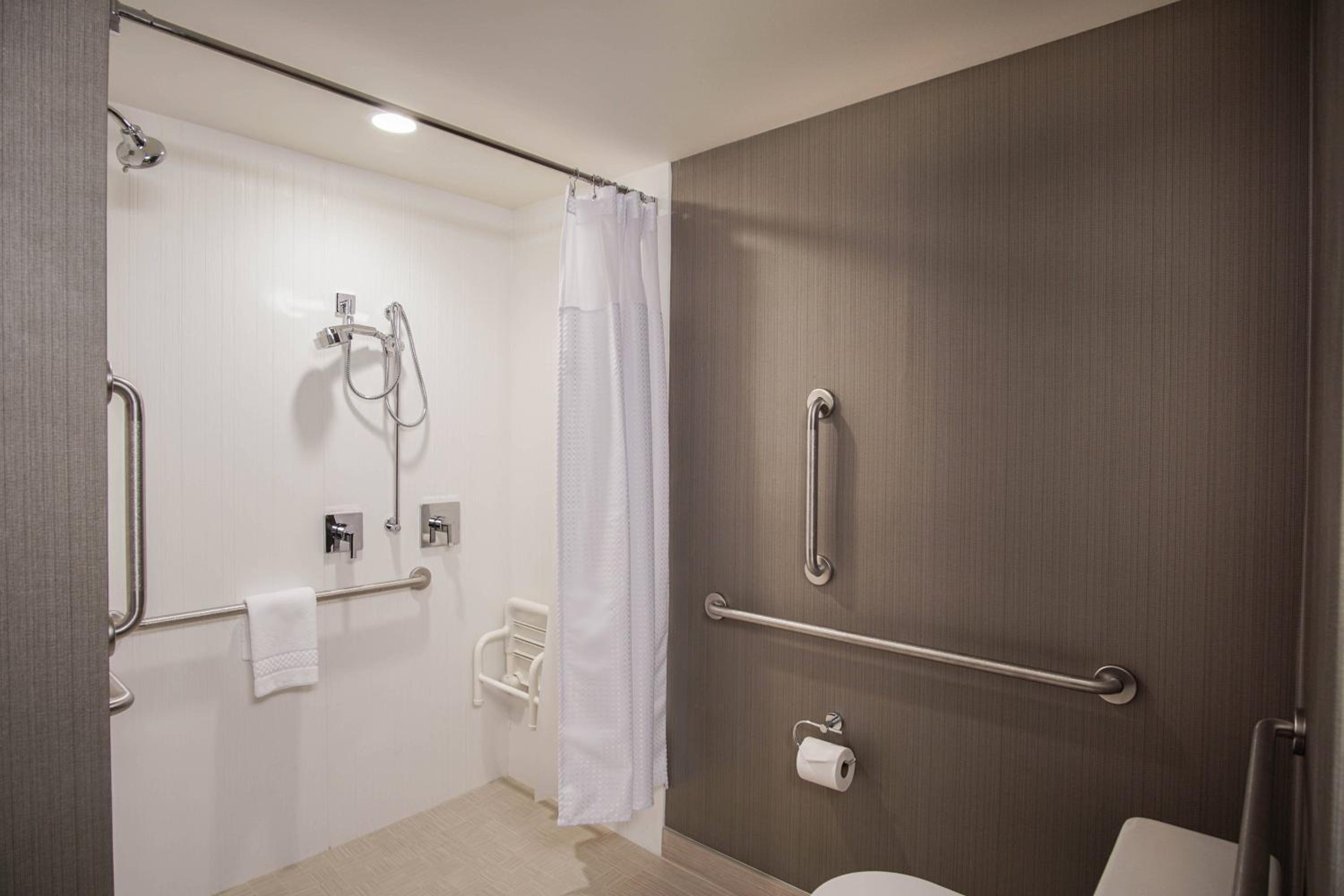 Queen Room with Two Queen Beds - Hearing Accessible