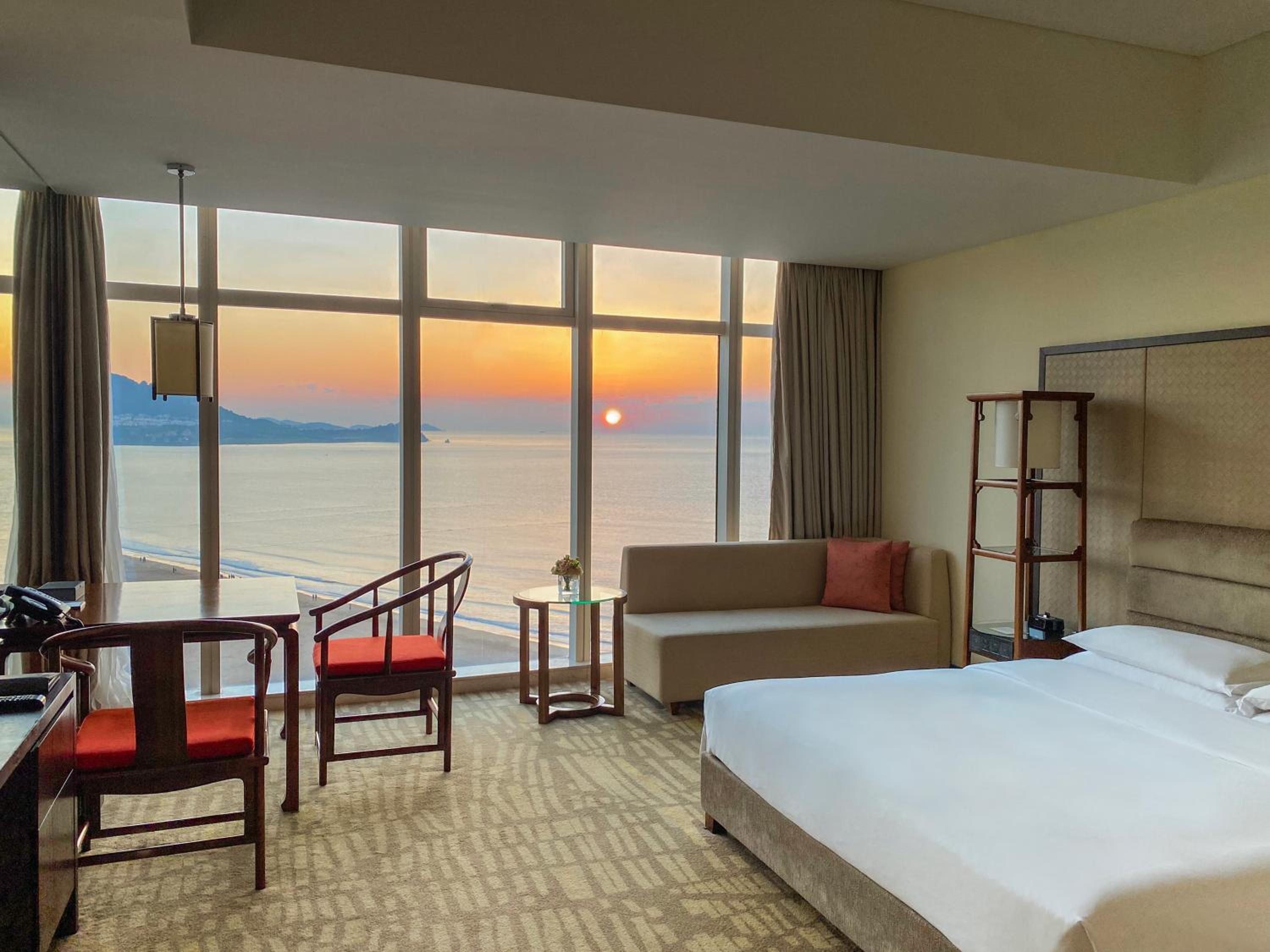 Deluxe King Room with Ocean View
