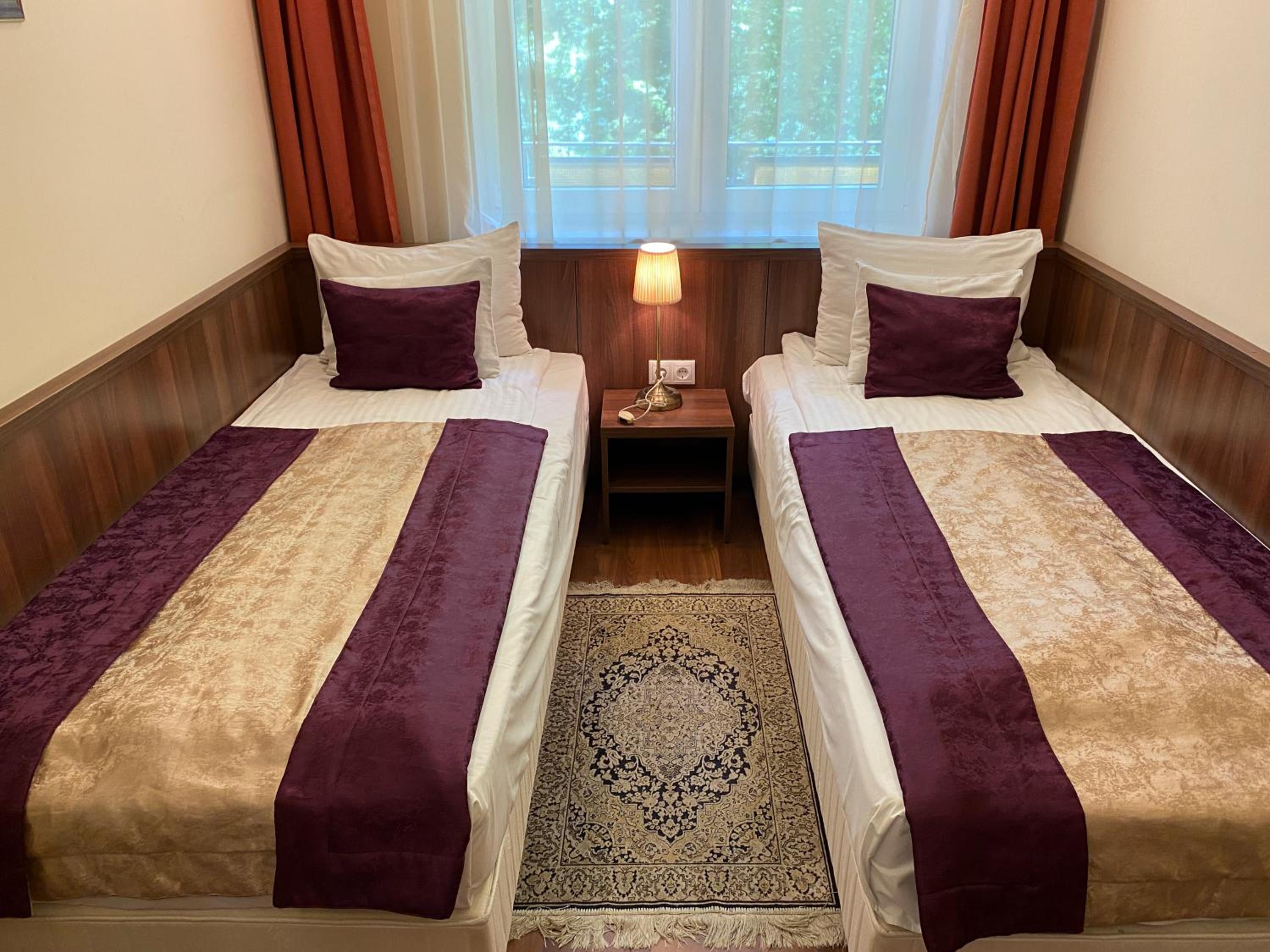 Budget Family Apartment - Annex (5 adults)