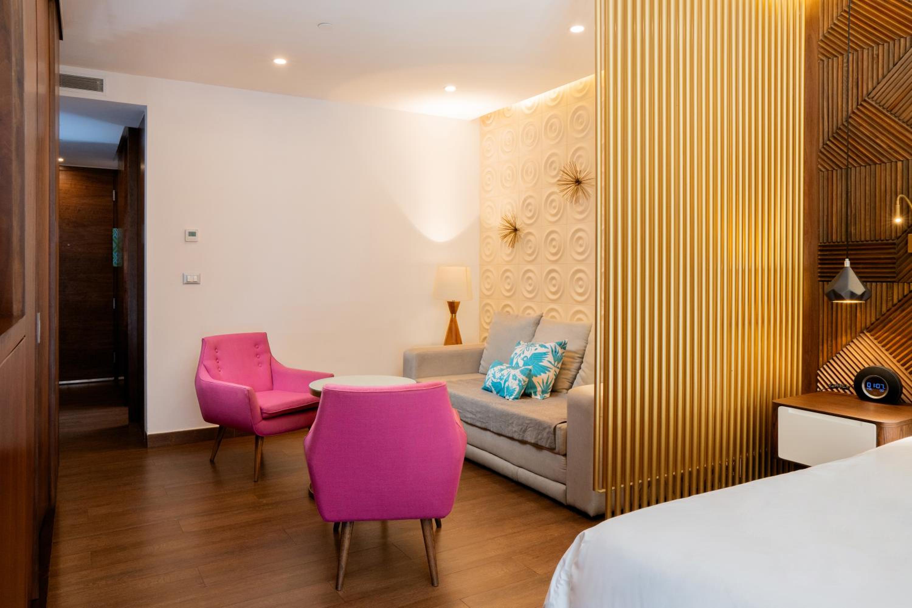 Junior King Suite with Seating Area
