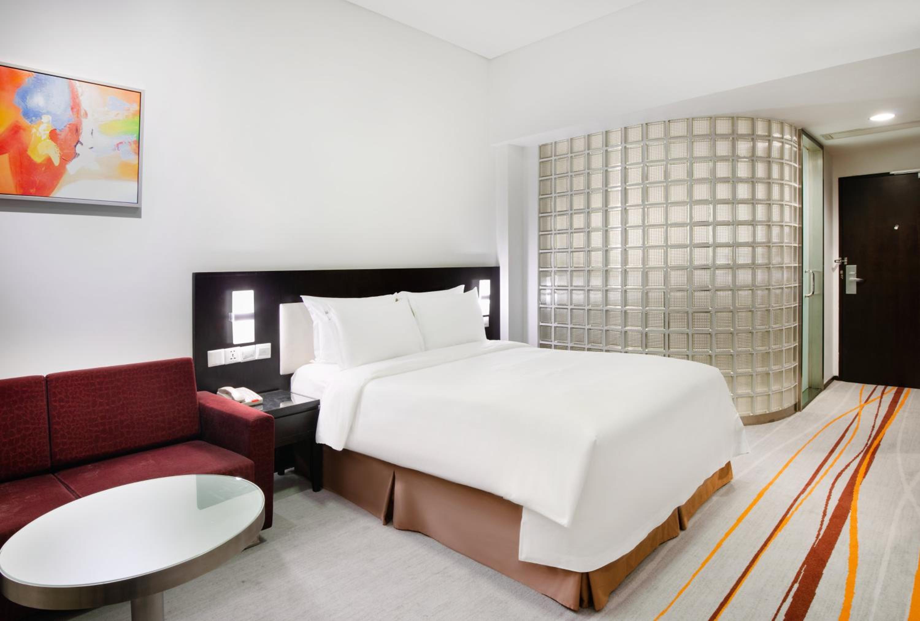 King Room - Accessible - Smoking