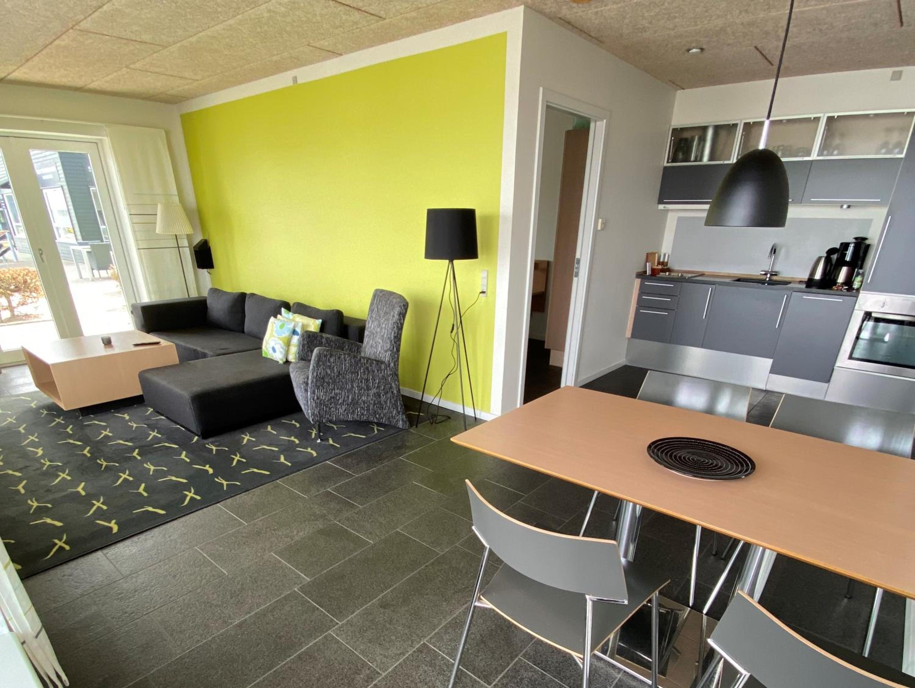 Lejlighed med udsigt til vandet,  stueetage. Max 4 pers.