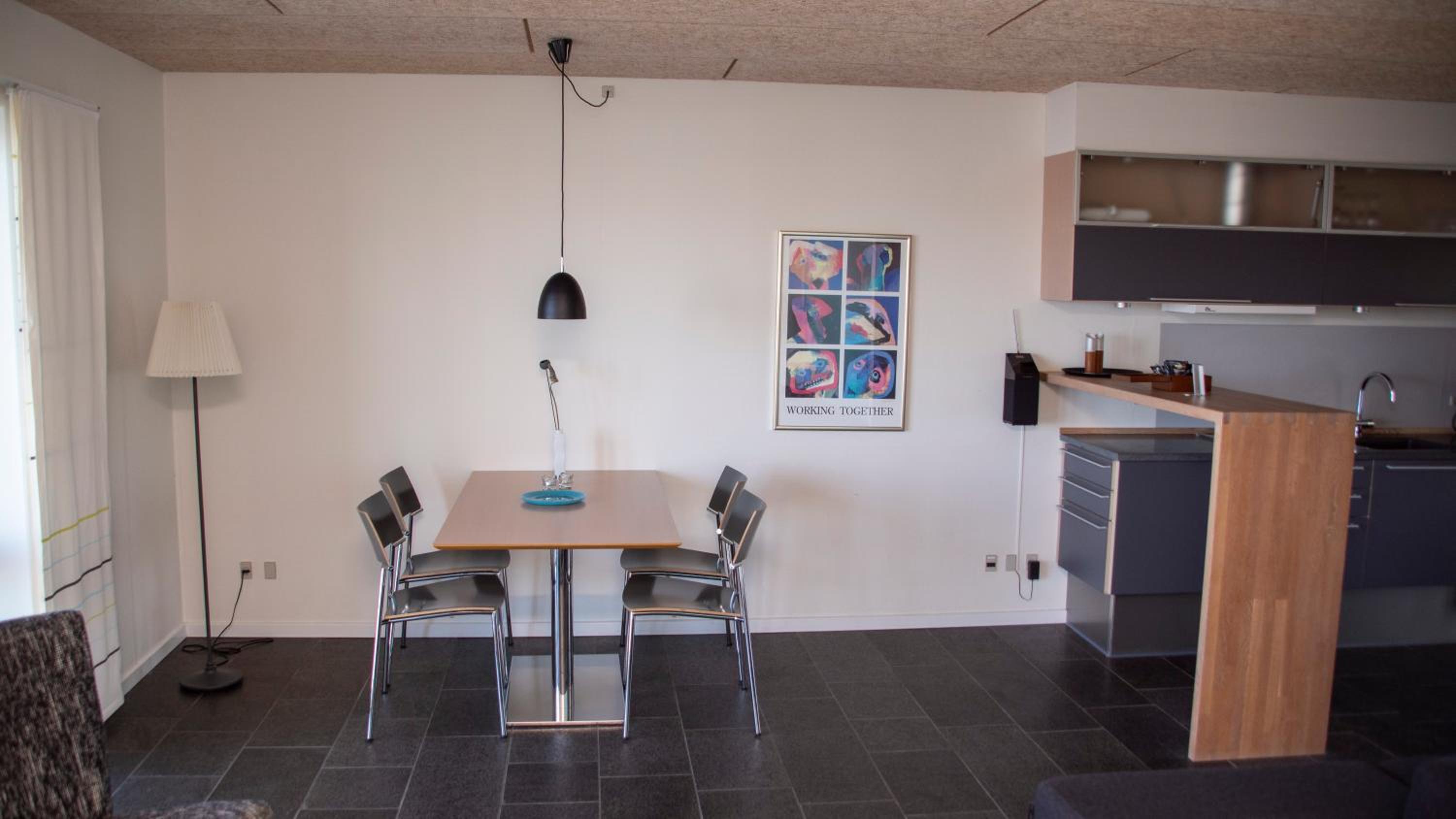 Lejlighed med udsigt til vandet,  stueetage. Max 4 pers.