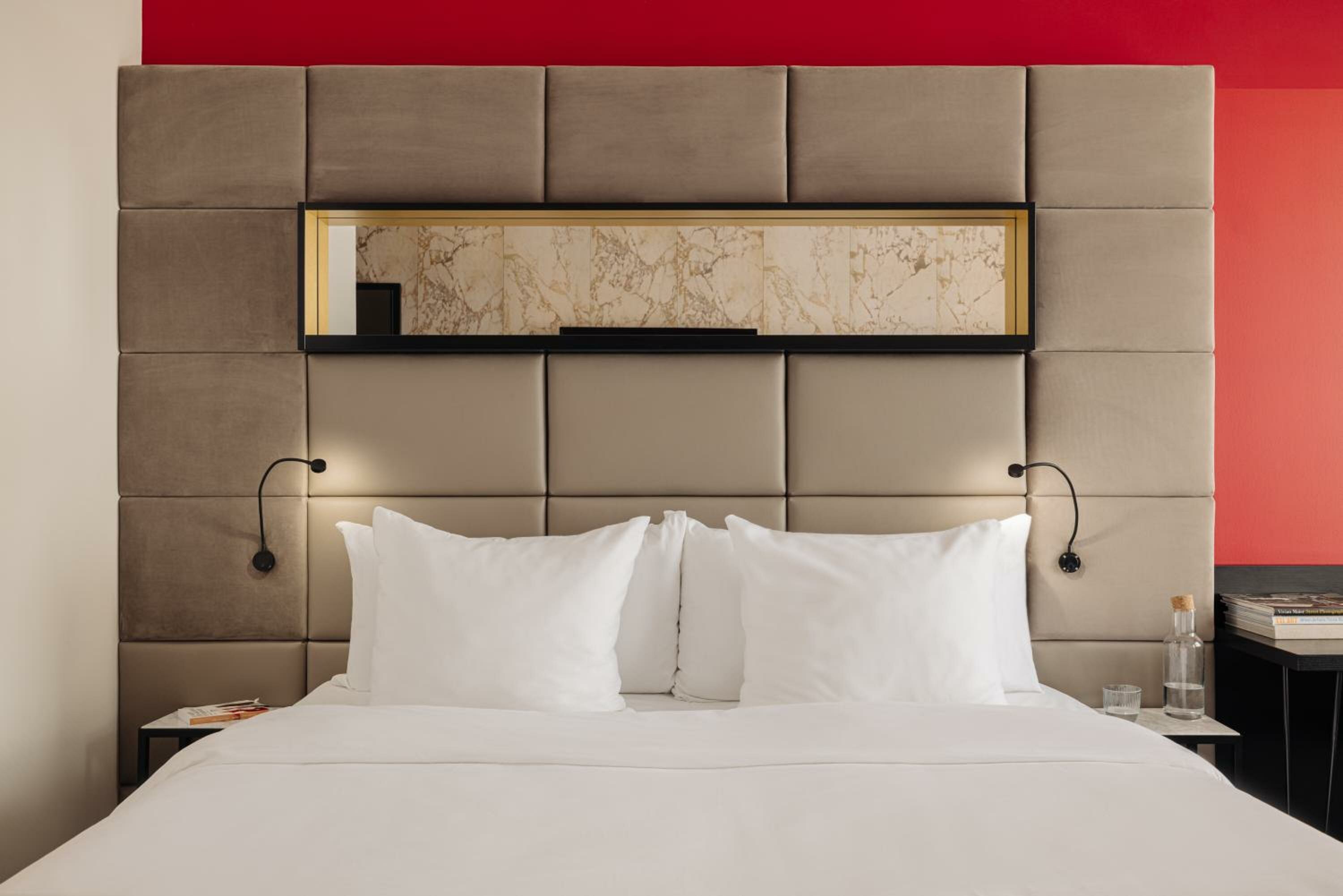 Superior Room 1 King Bed