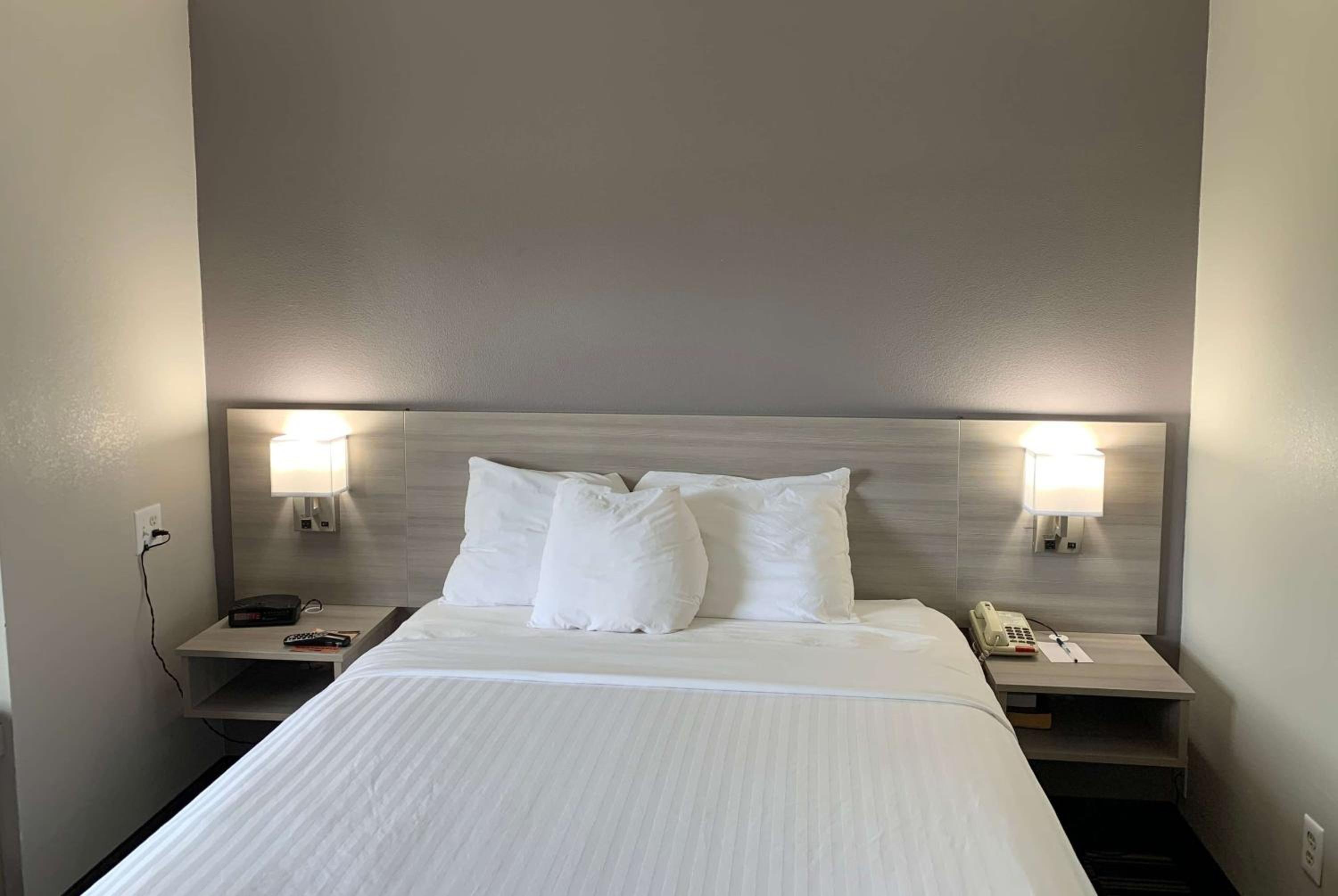 Queen Room - Non-Smoking