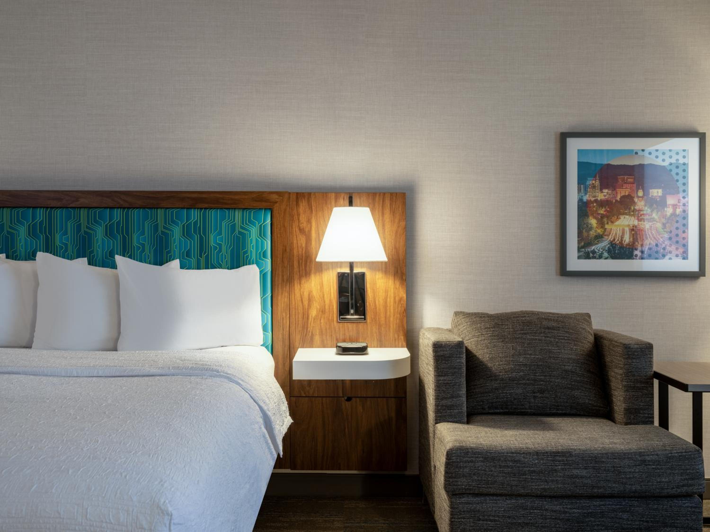 King Room with King Bed - Non-Smoking