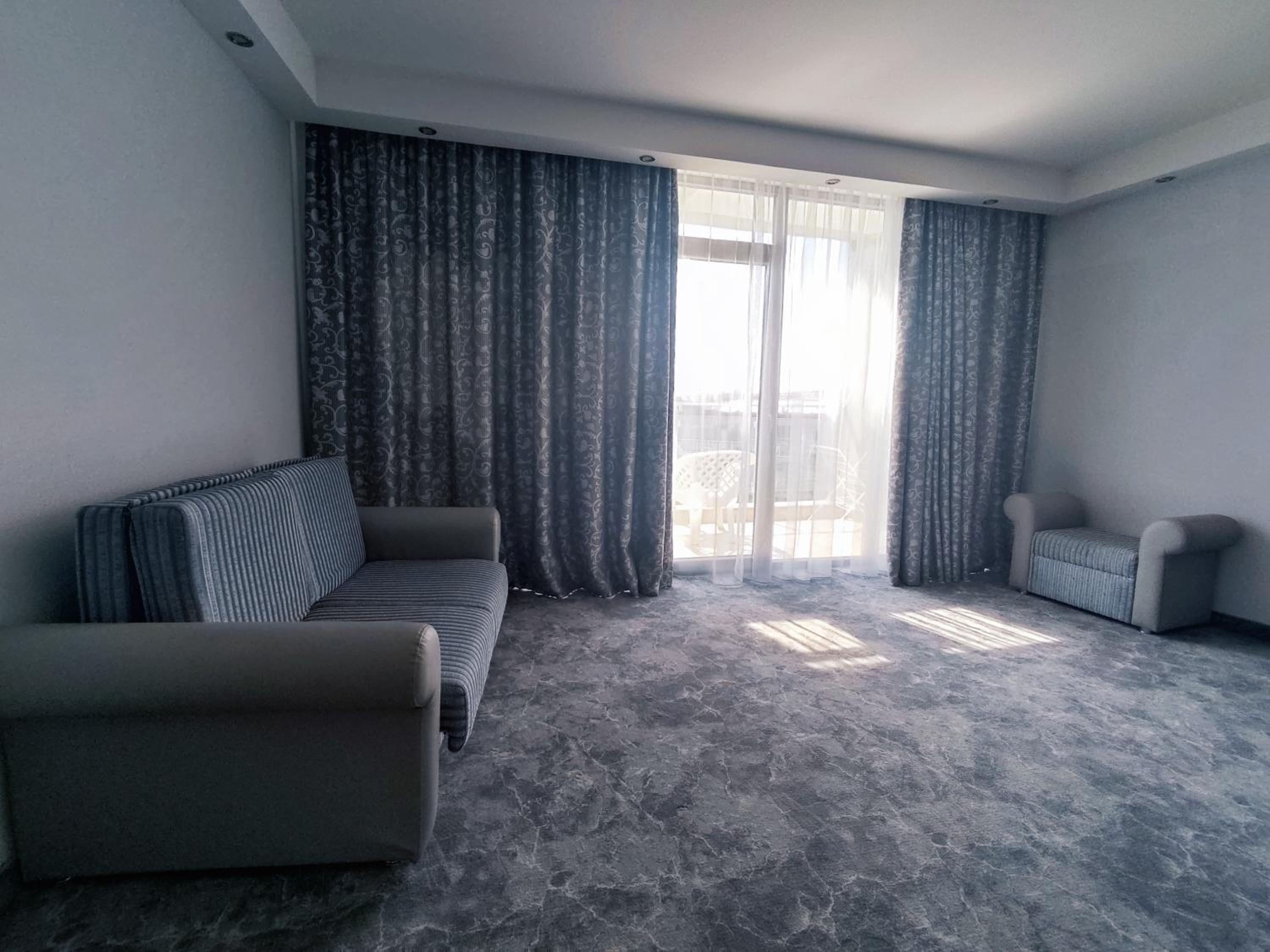Junior Suite Sea View (2 Adults + 2 Children)