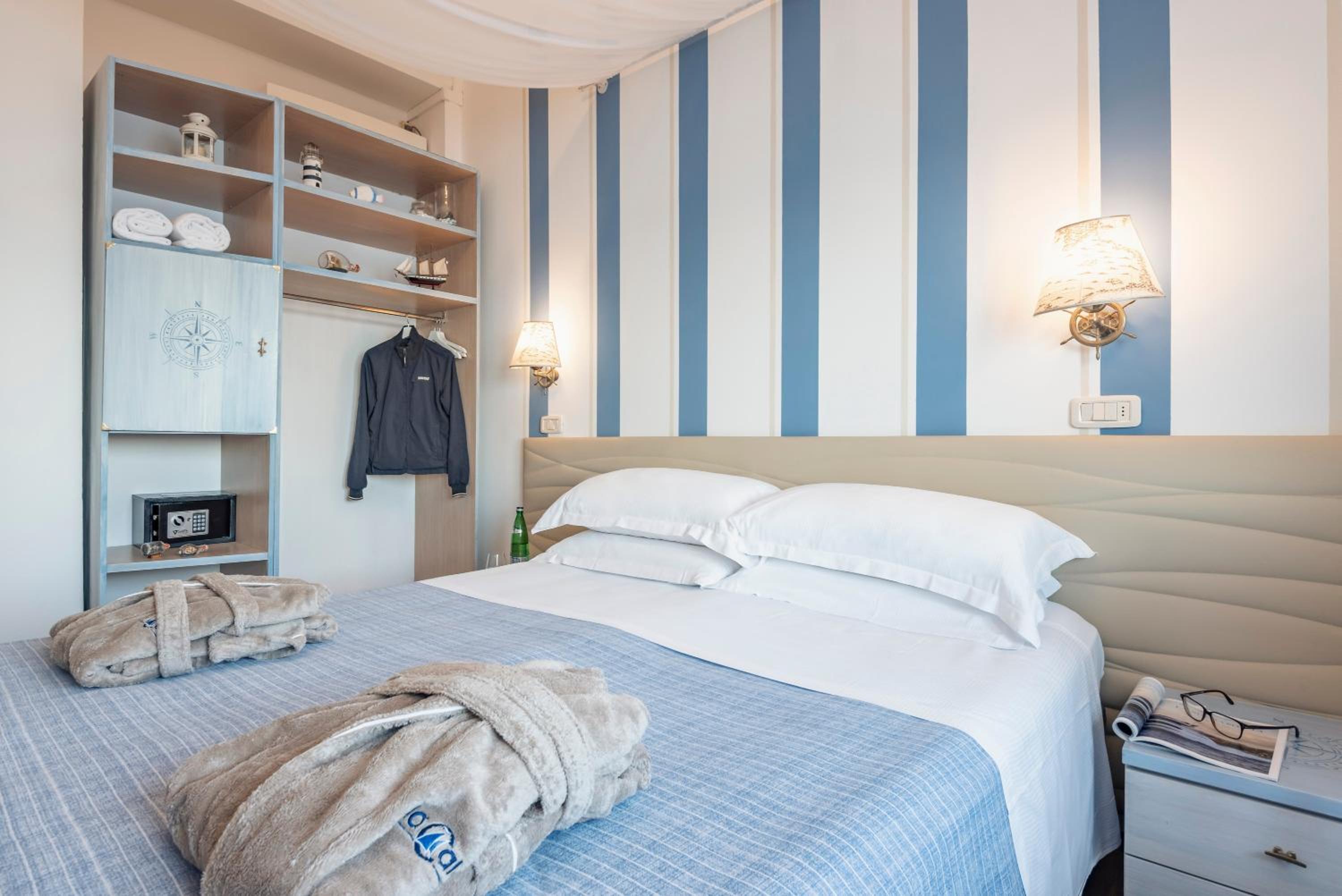 Deluxe King Room with Sea View