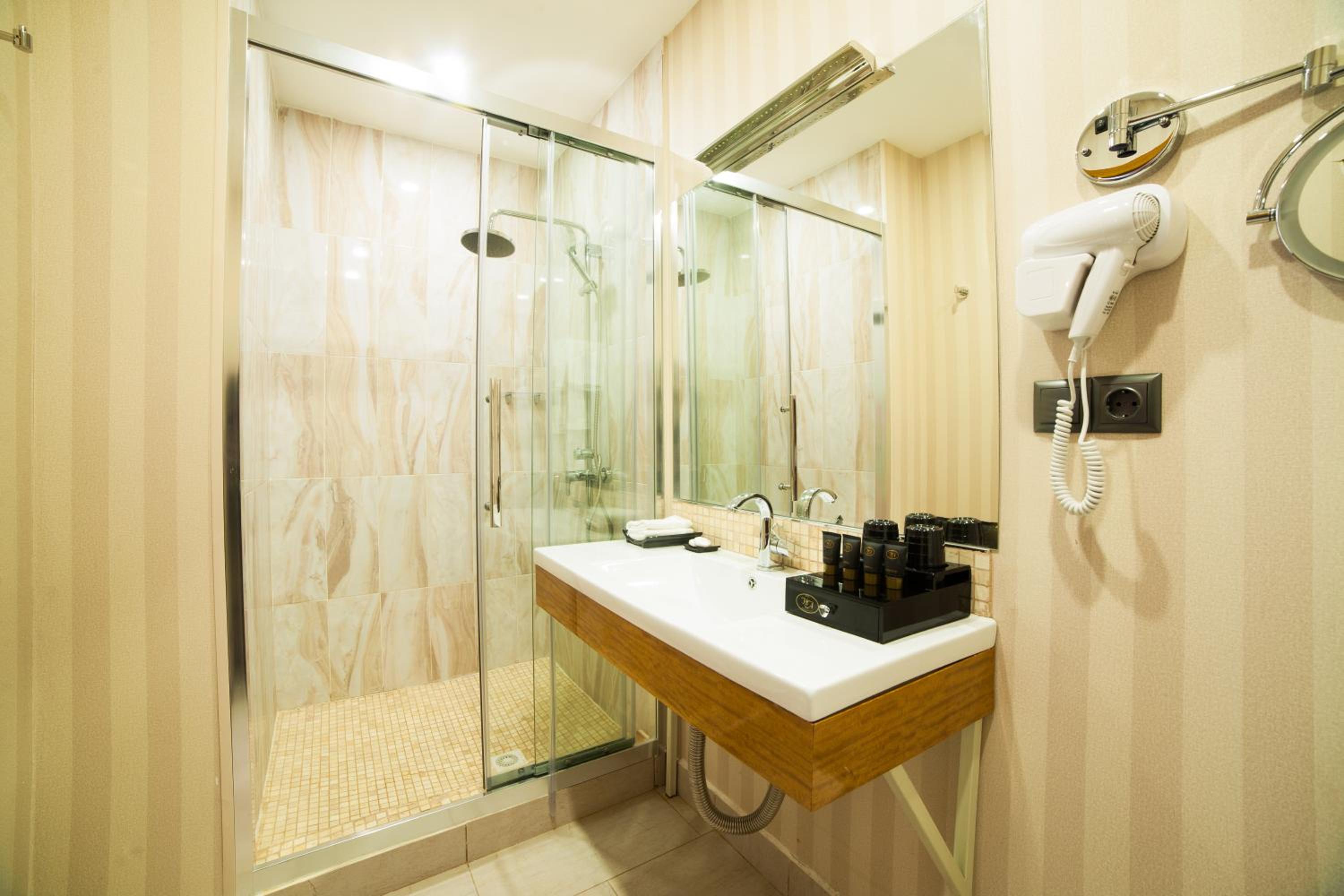 Junior Suite (2 Adults)