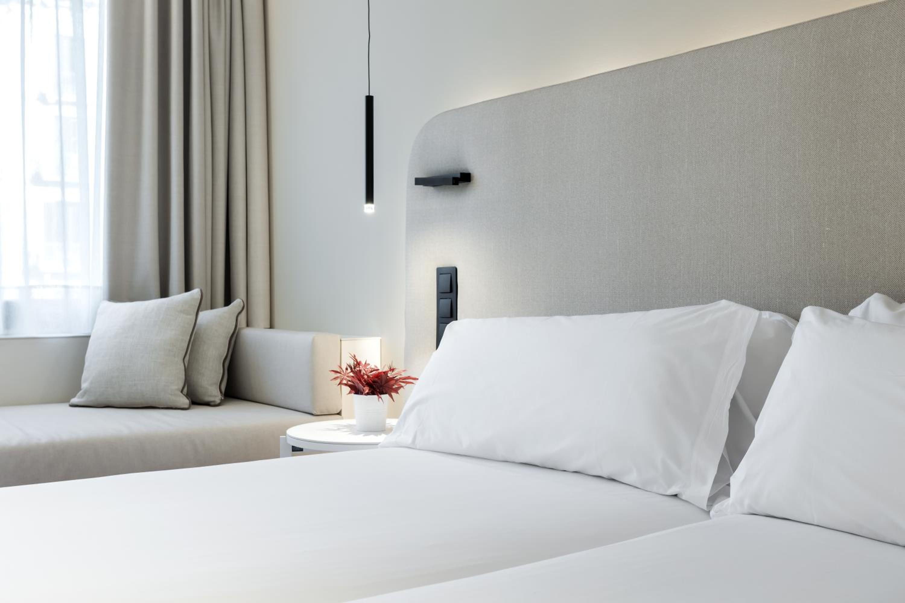 Design Room with Ramblas view