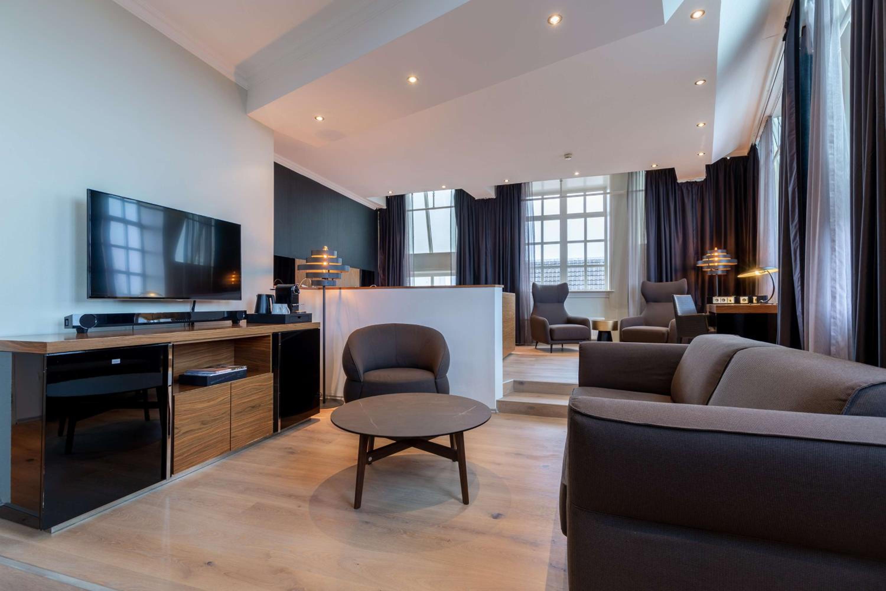 New Amsterdam Suite with Canal View
