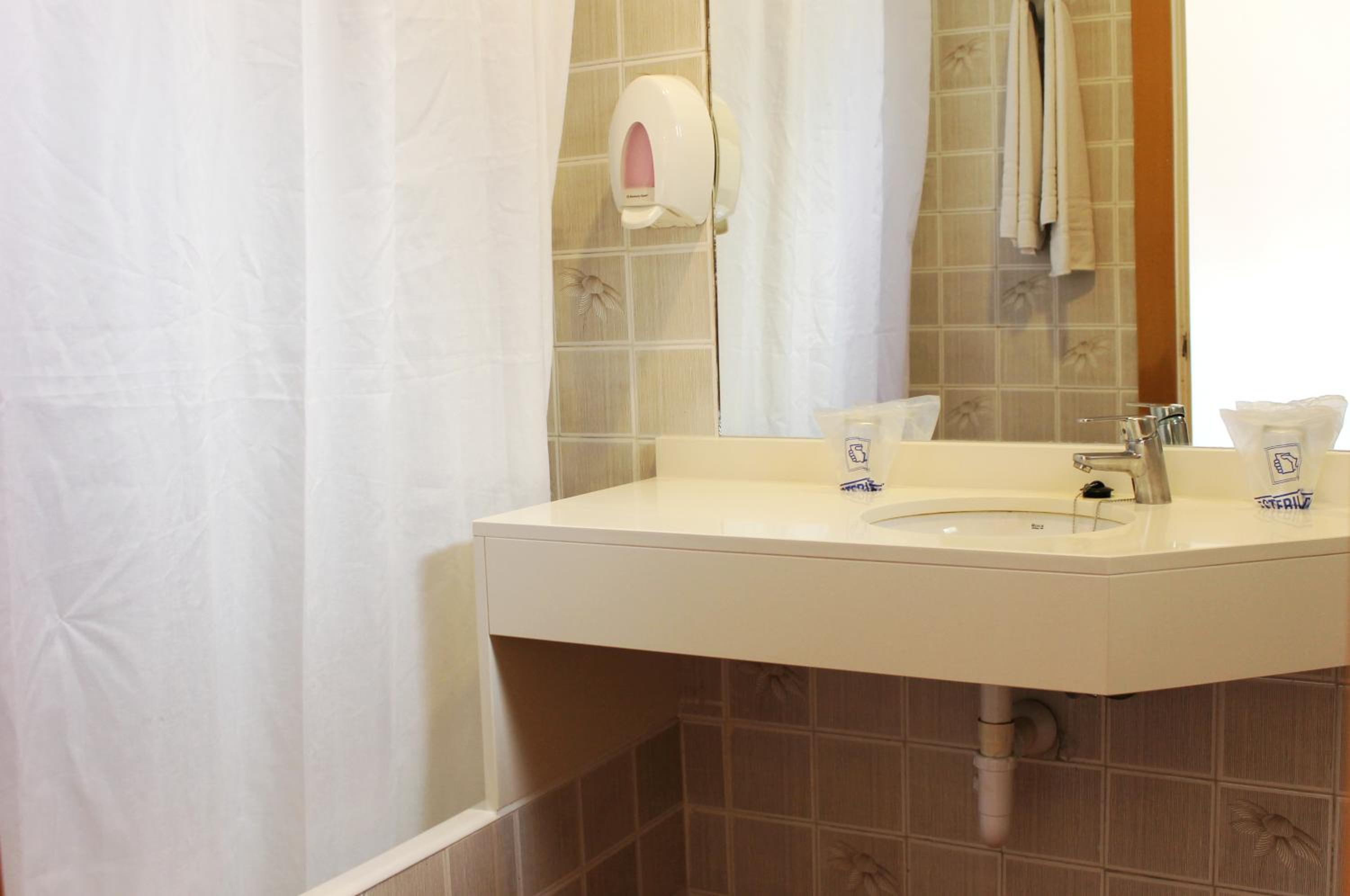 Double Room (1 Adult)