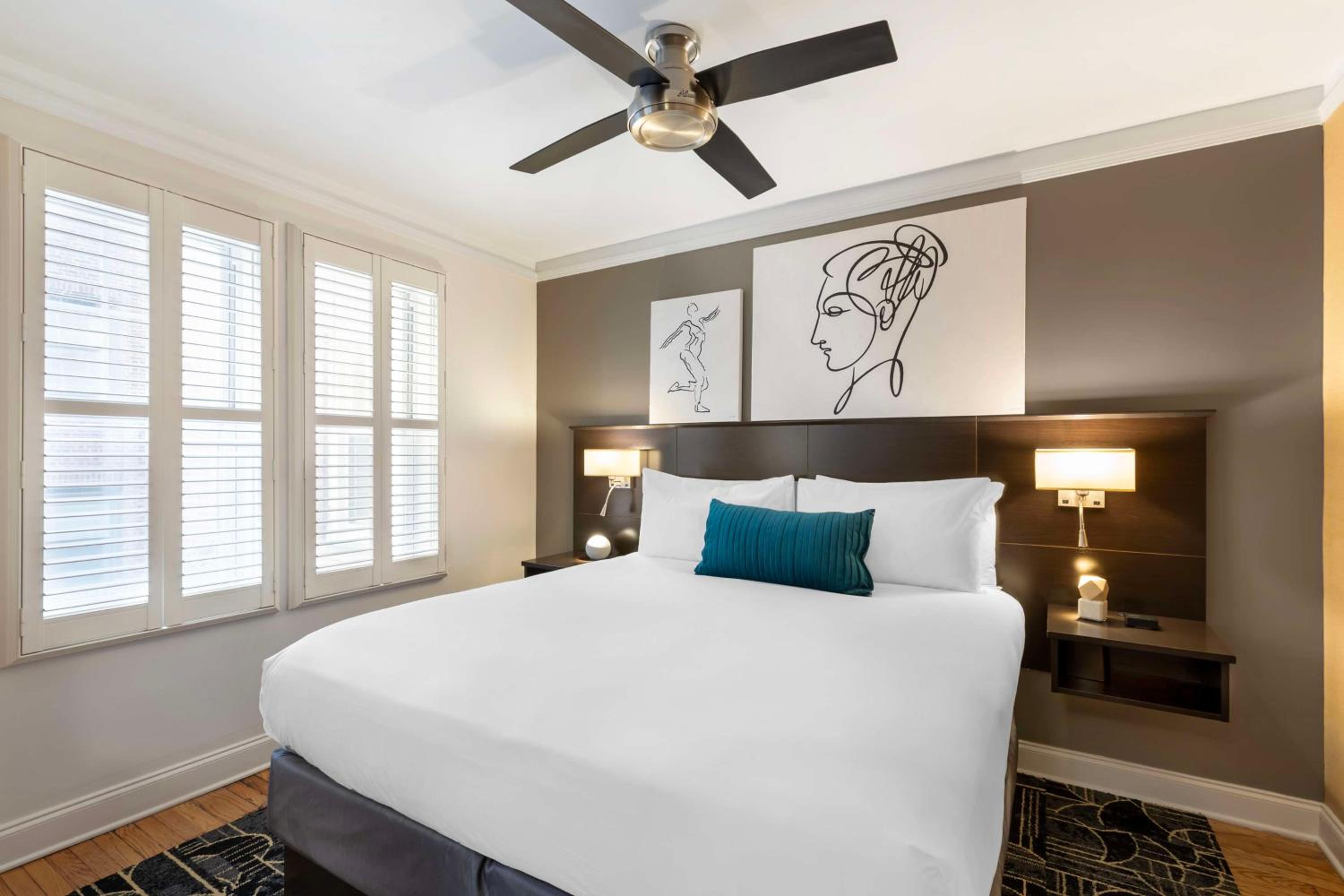 King Suite with Sofa Bed, Kitchenette and Street View - Annex Building/Non-Smoking