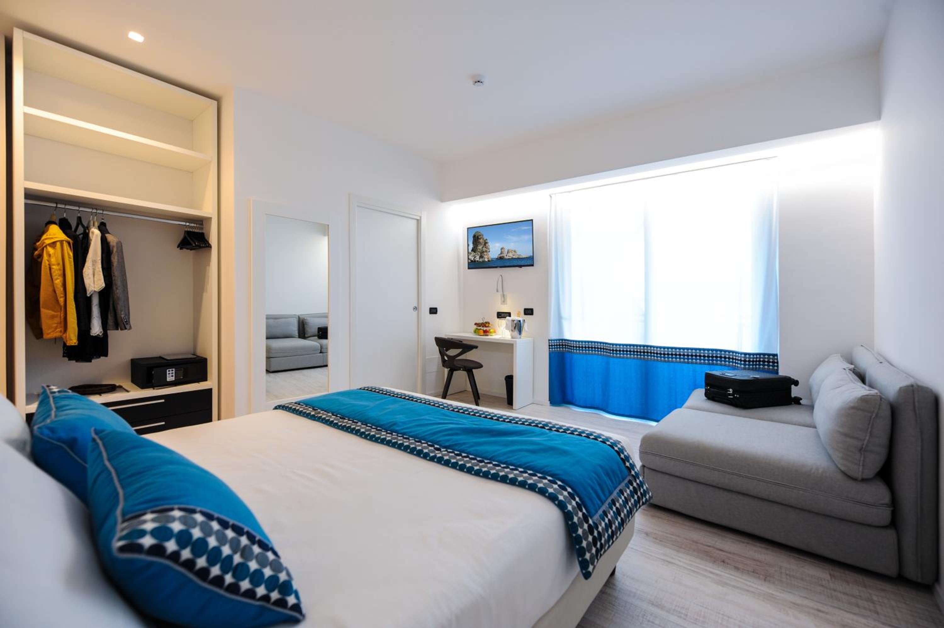 Superior Triple Room with beach access